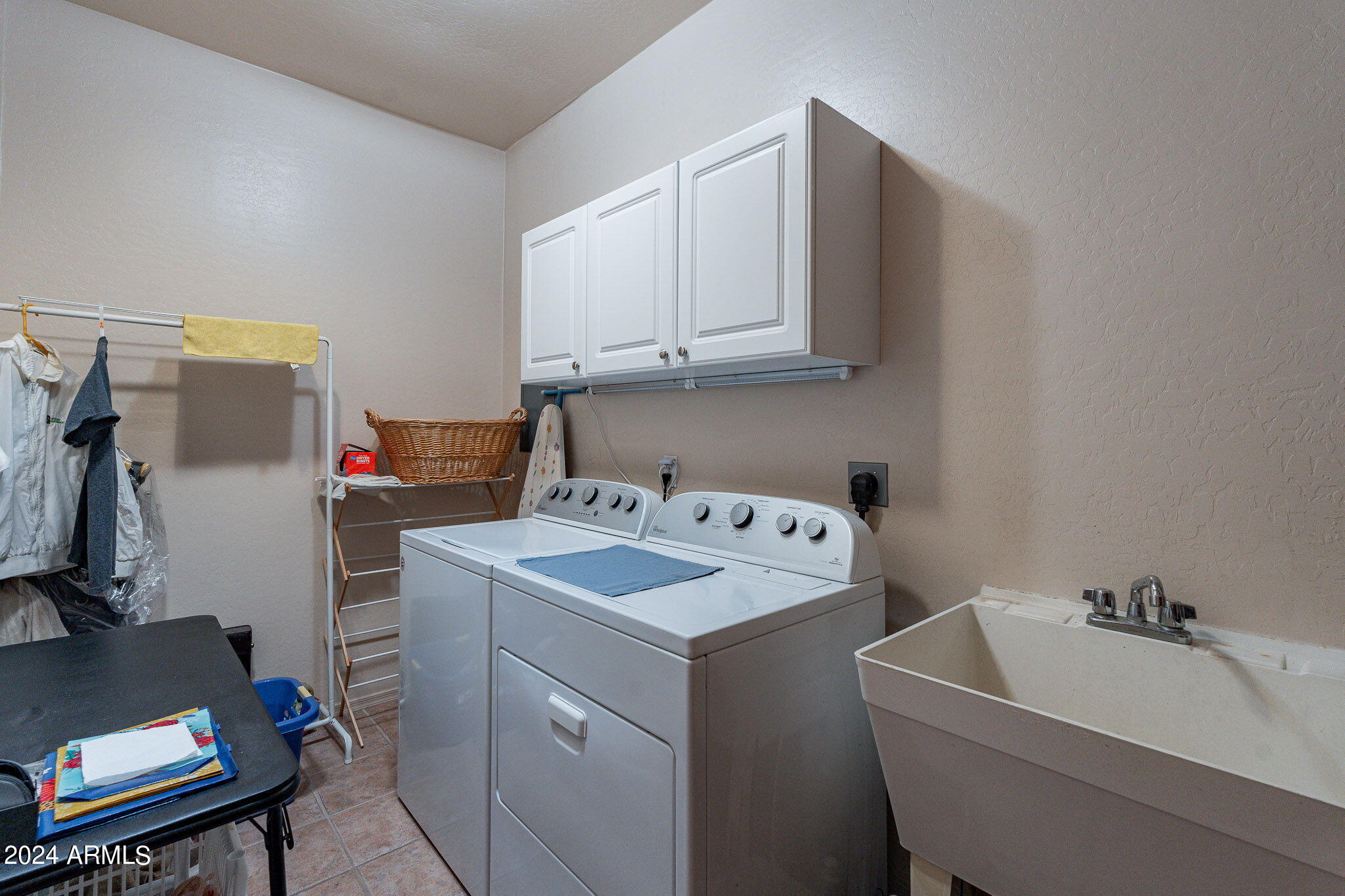 2578 E ARROWHEAD Trail