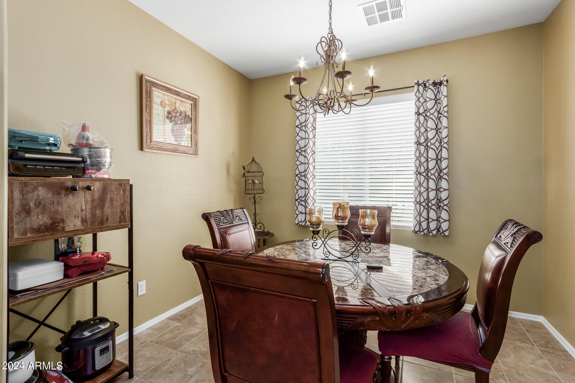 2408 W TAMARISK Avenue