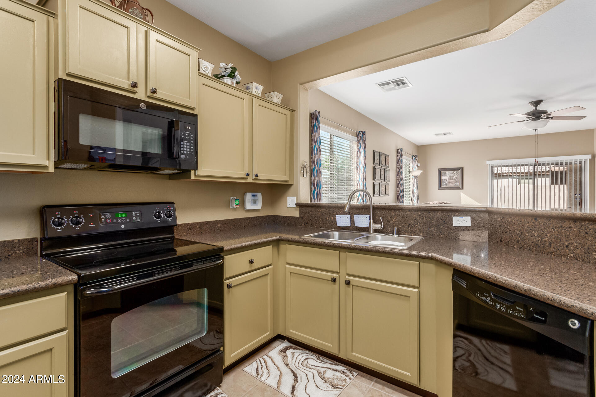 2408 W TAMARISK Avenue