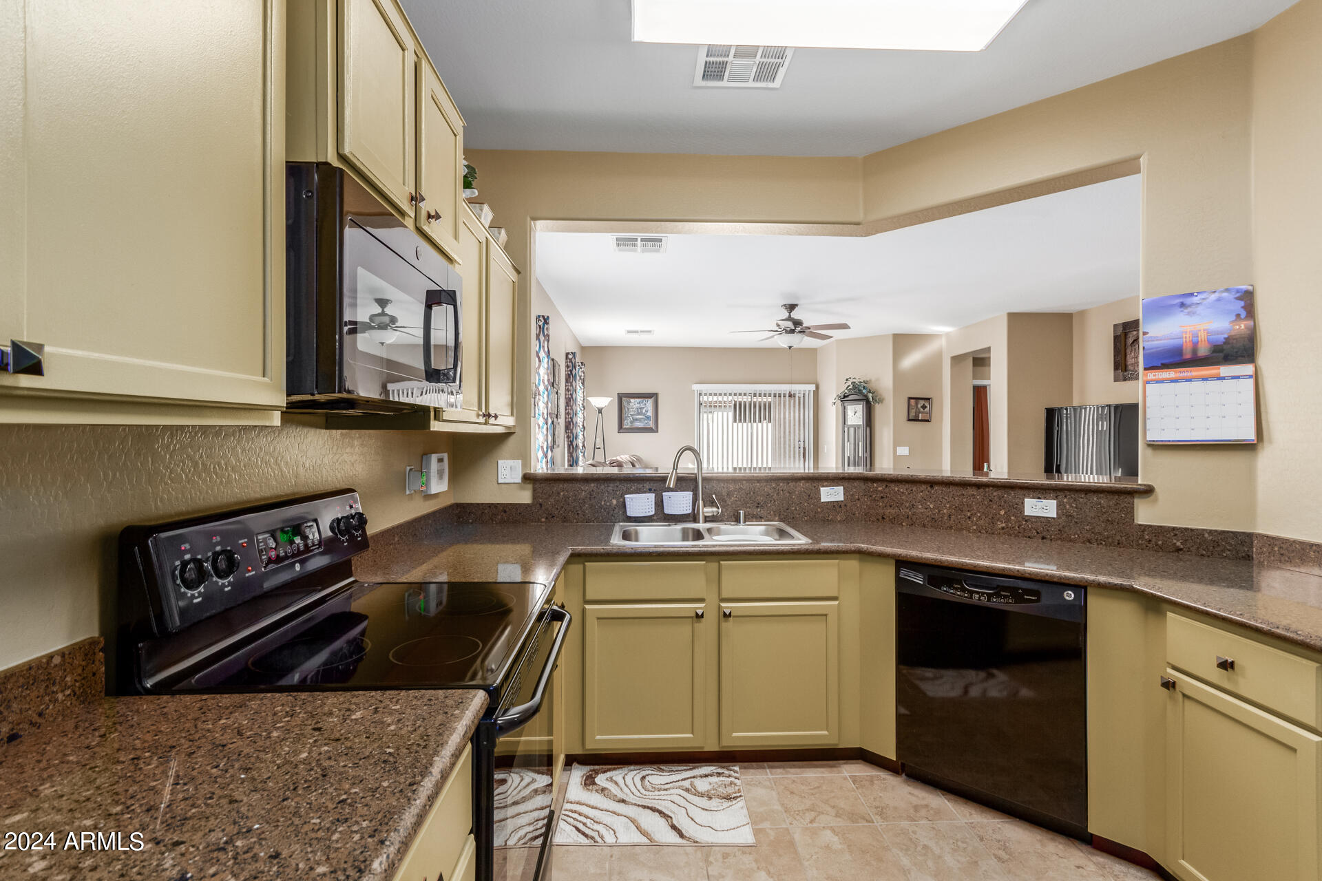 2408 W TAMARISK Avenue