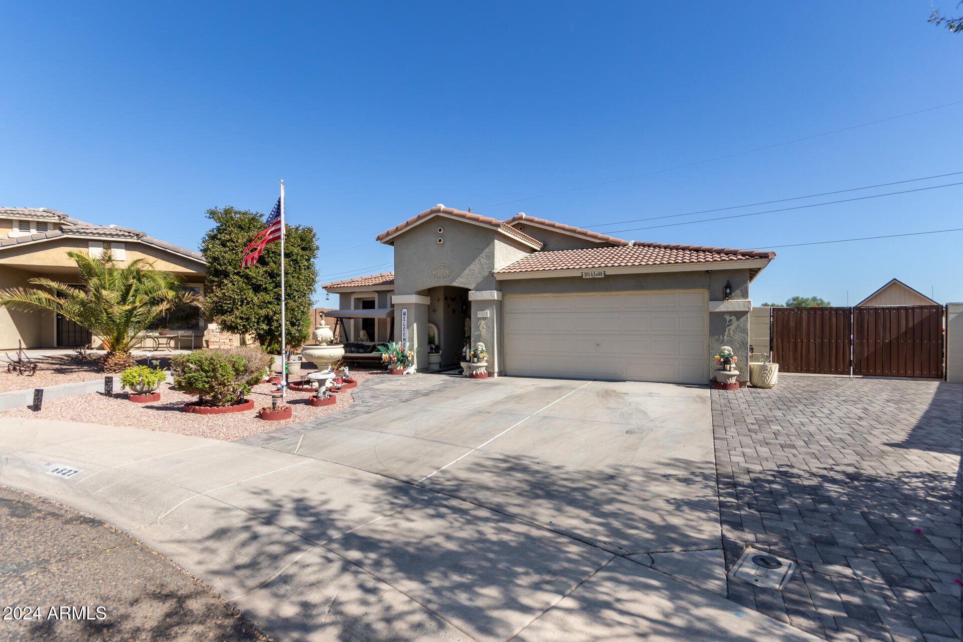 6827 S SUNRISE Way