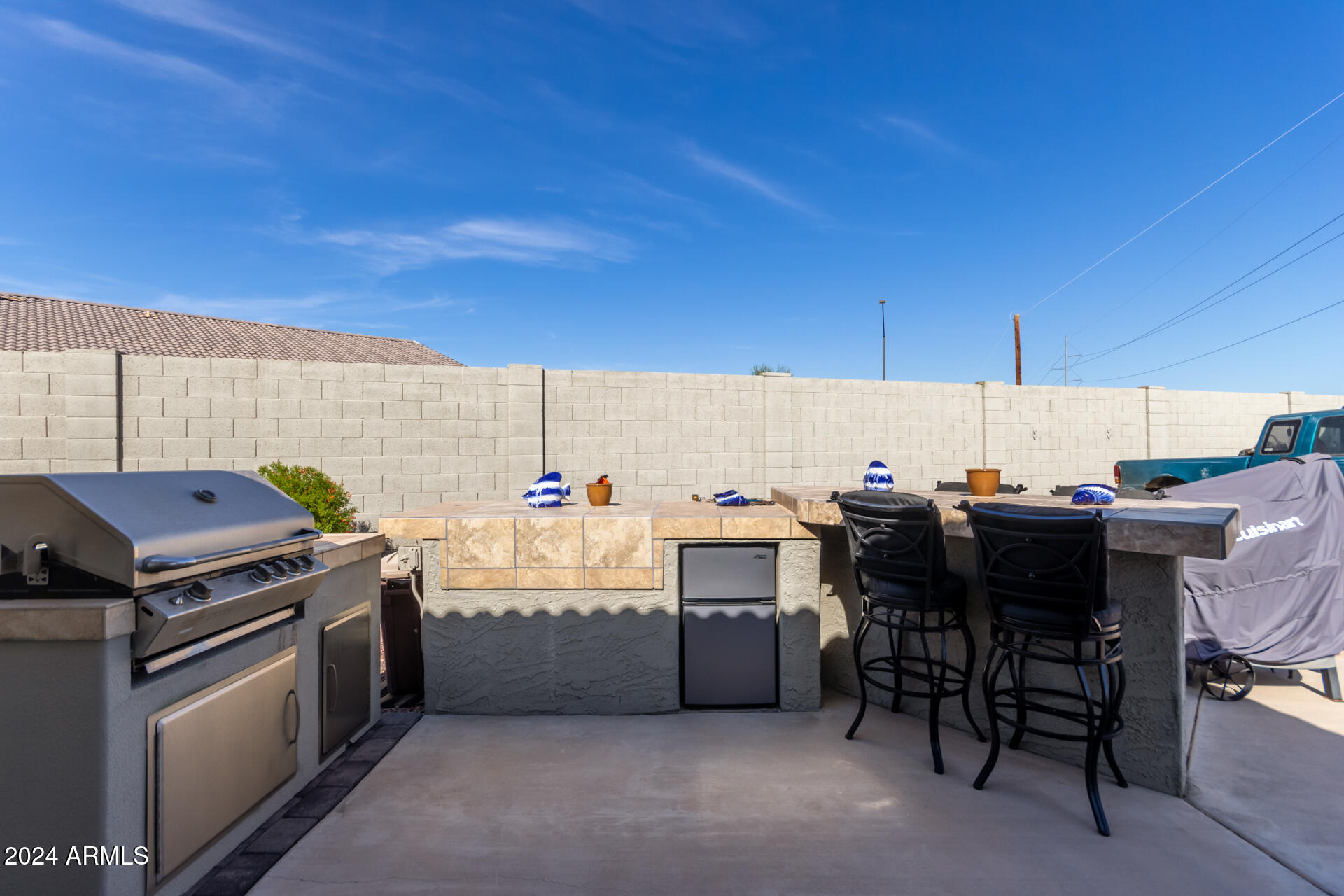 6827 S SUNRISE Way