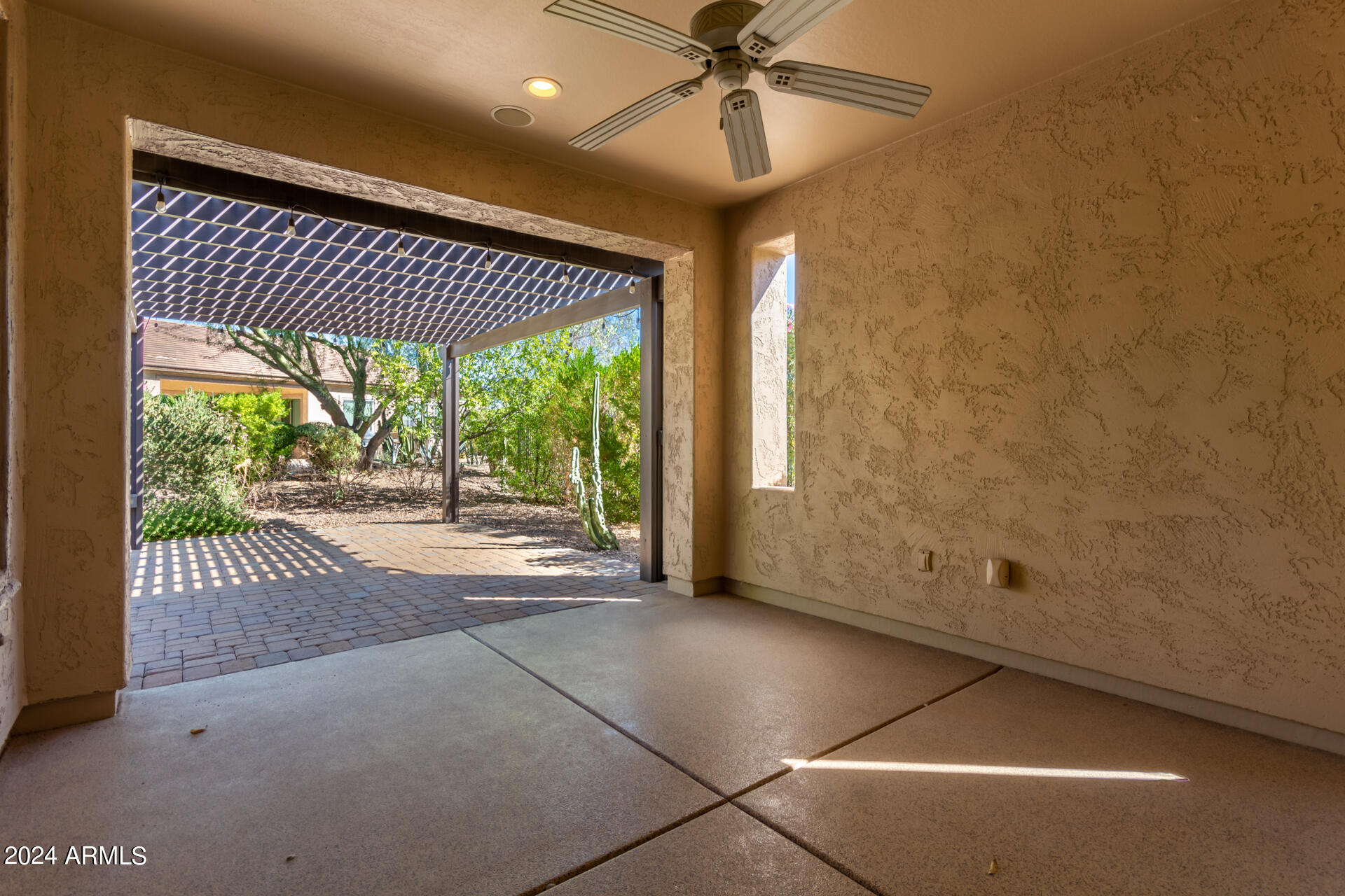 898 E LADDOOS Avenue