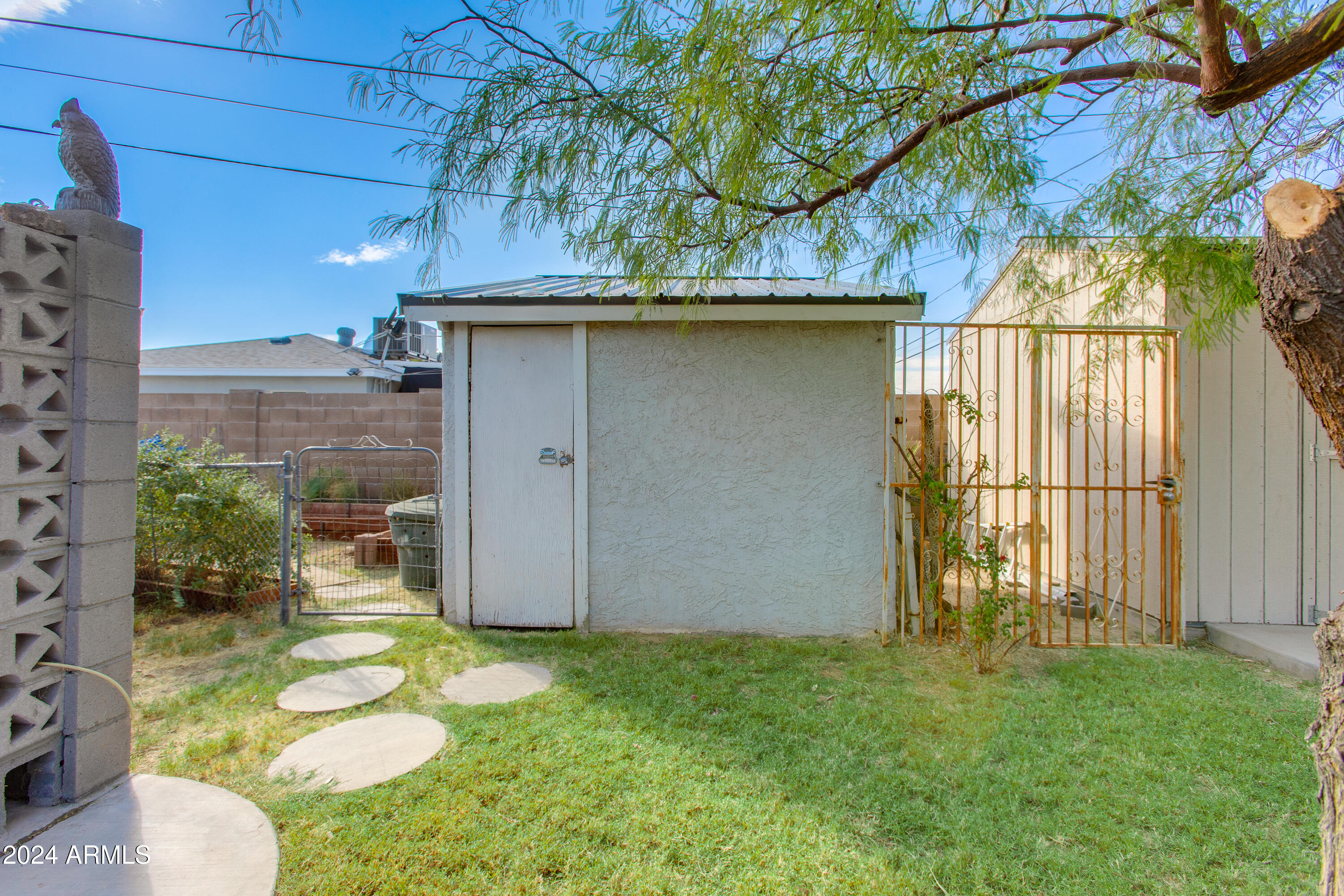 2750 W Montecito Avenue