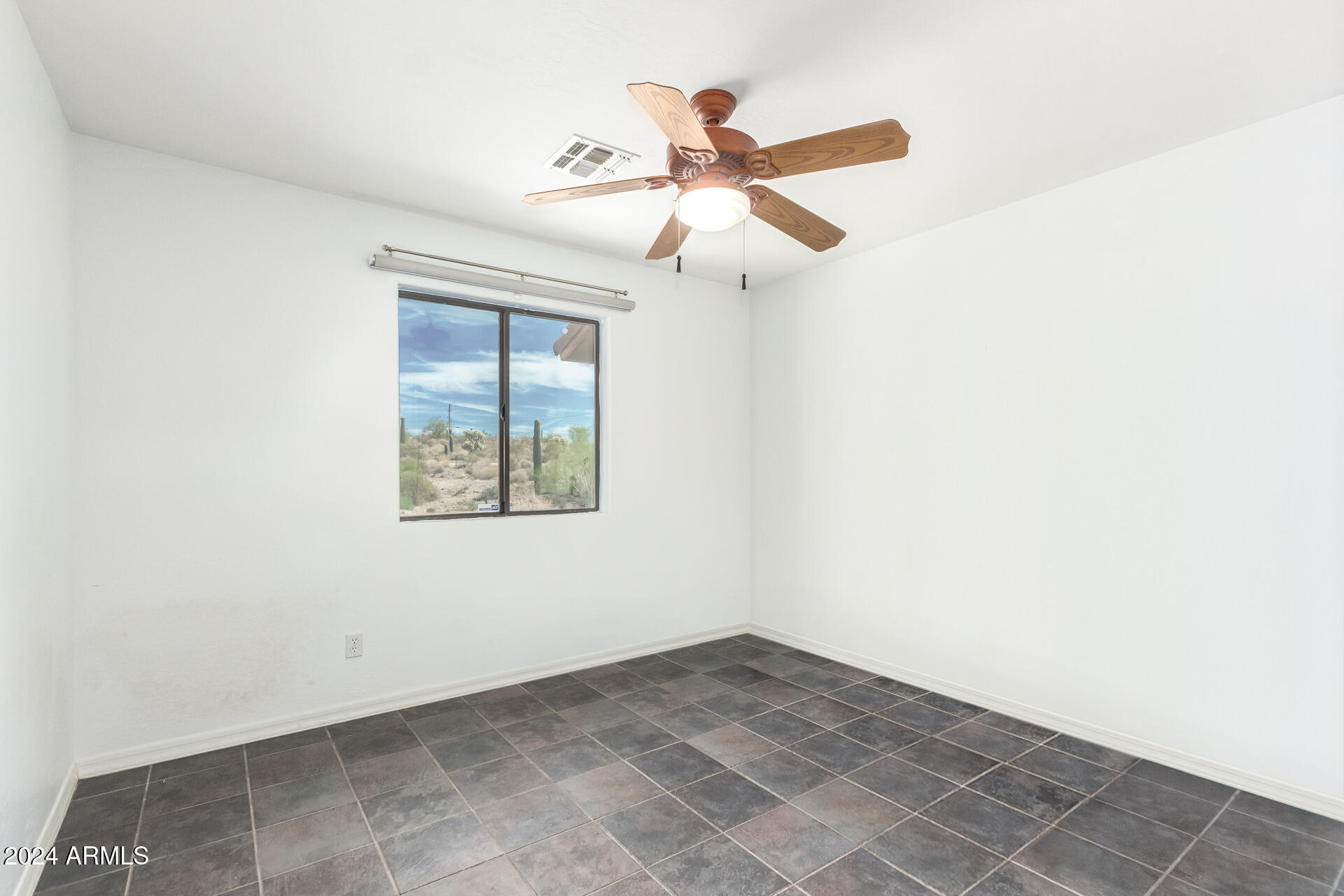 57 N ROADRUNNER Road