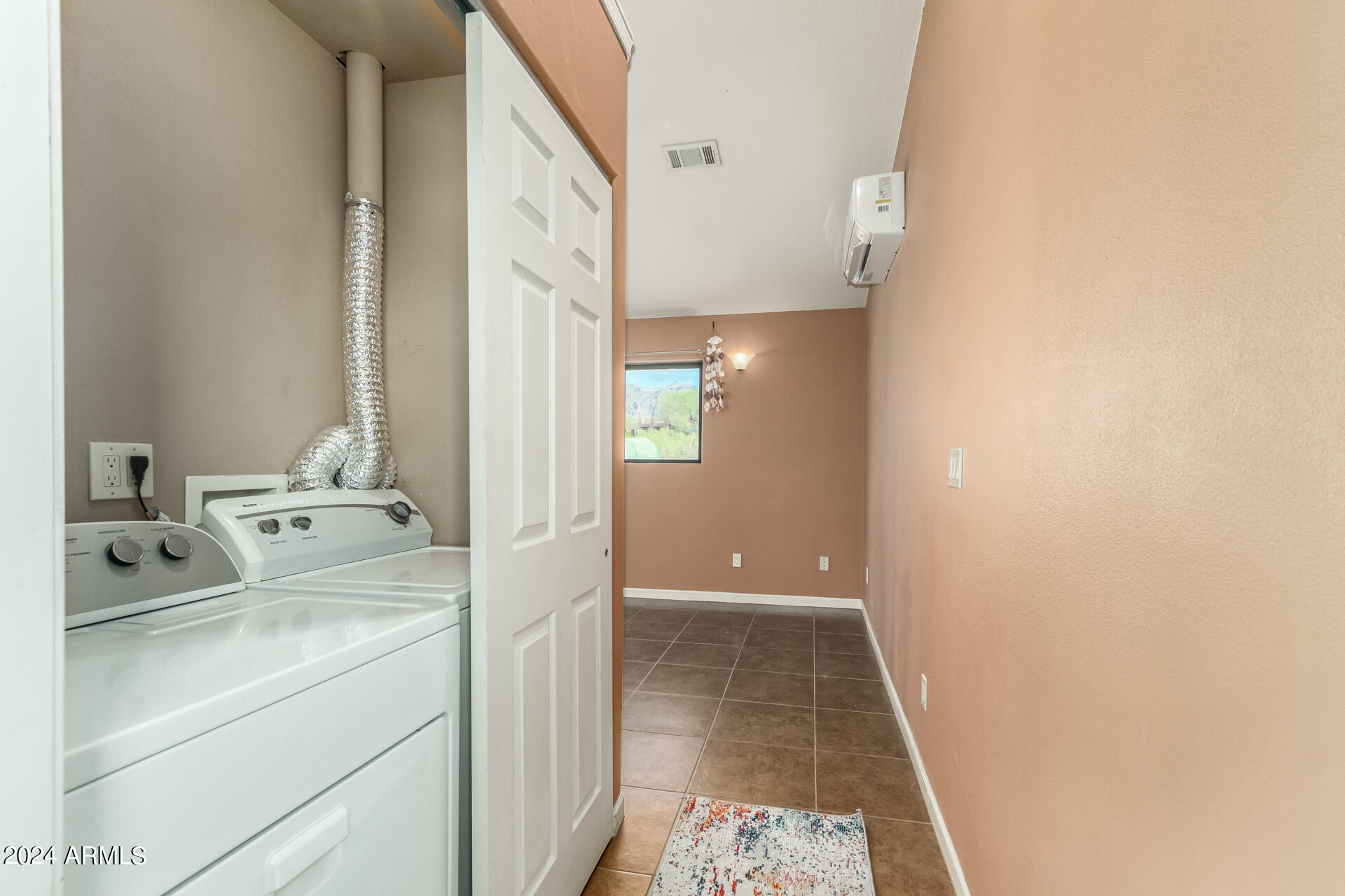 57 N ROADRUNNER Road