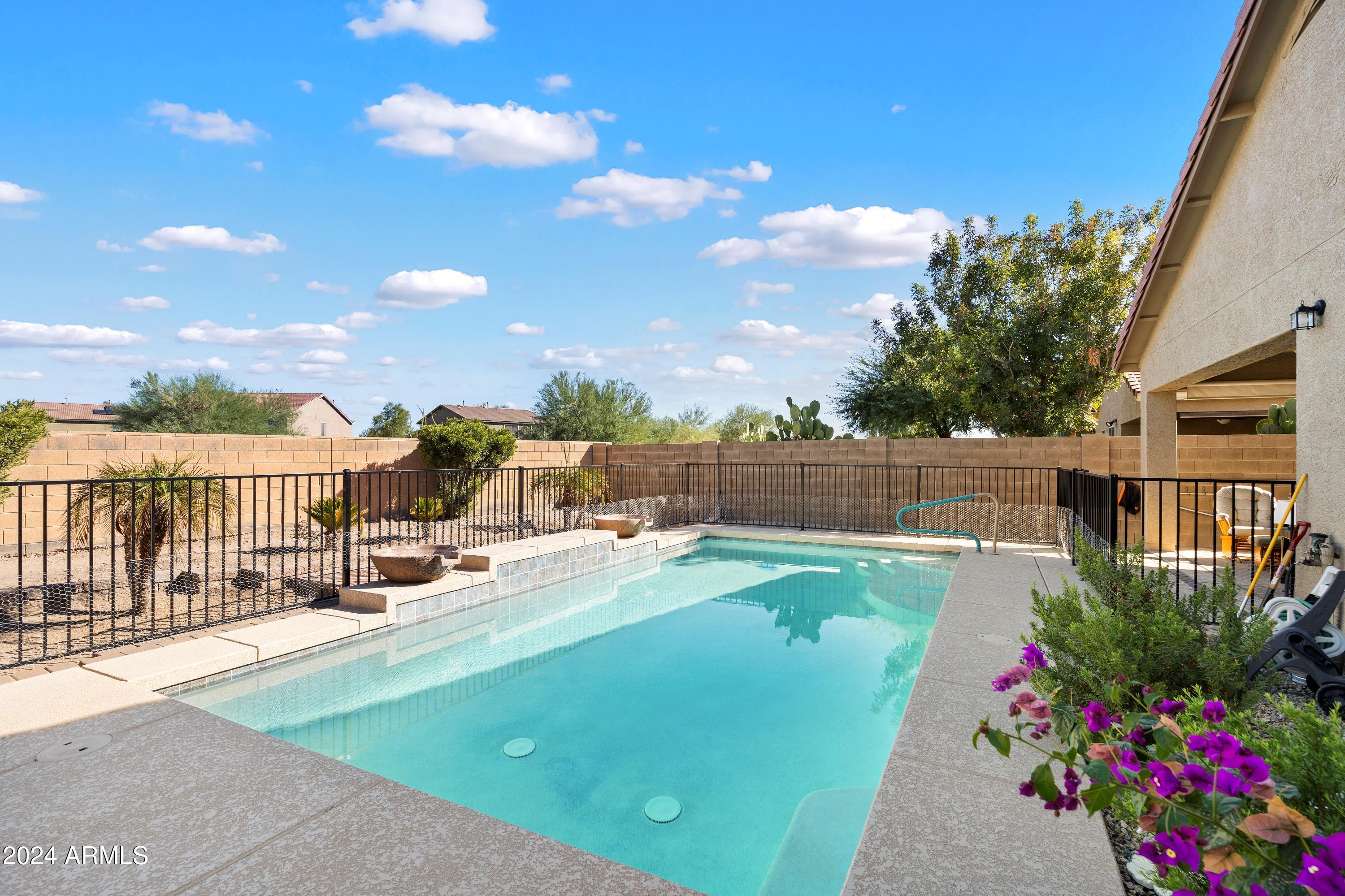 860 E CIERRA Circle