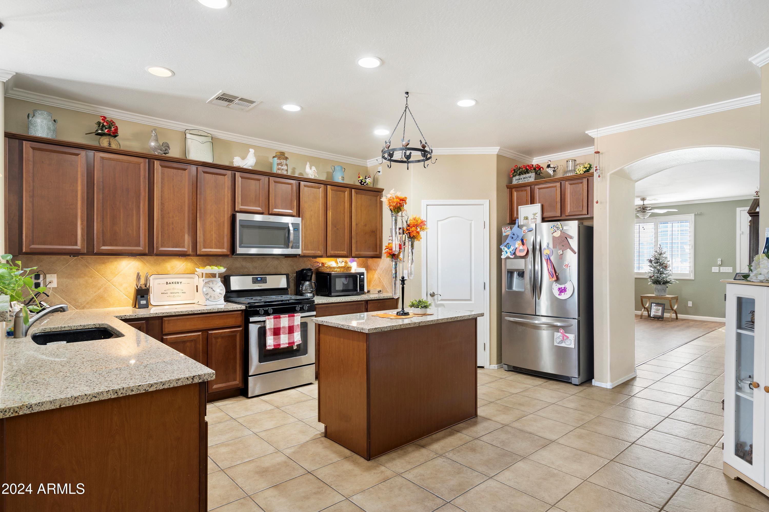 860 E CIERRA Circle