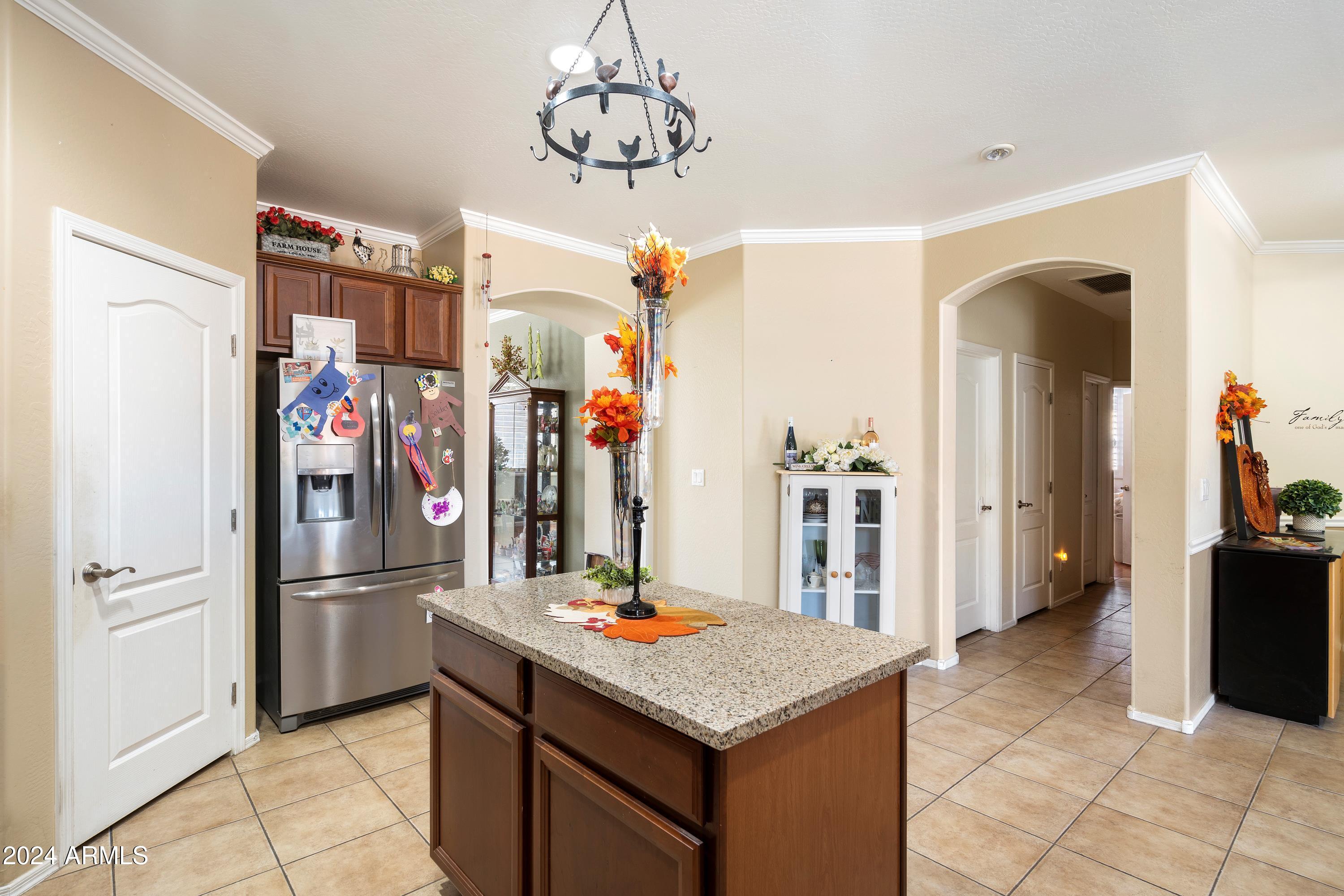 860 E CIERRA Circle
