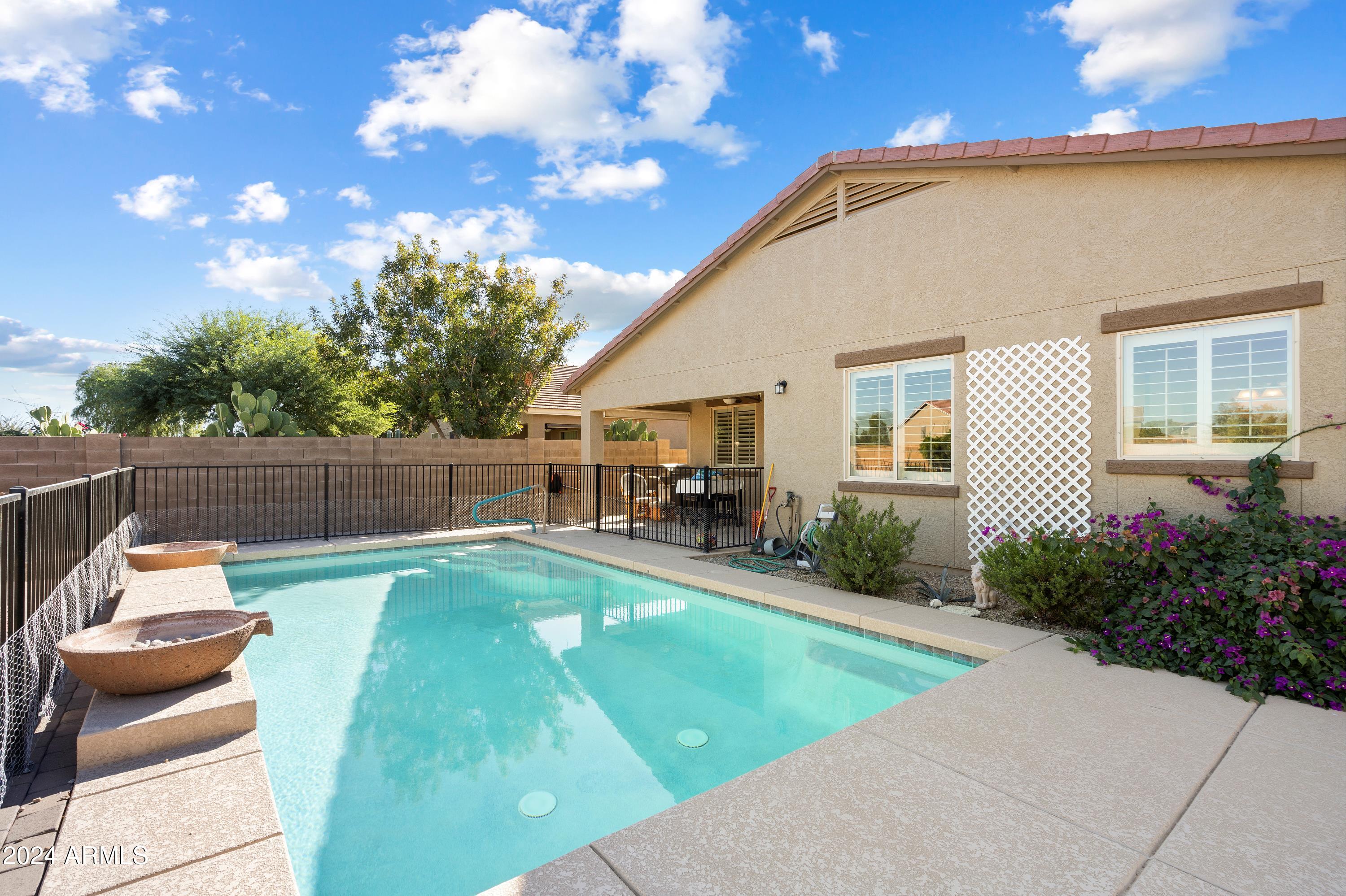 860 E CIERRA Circle