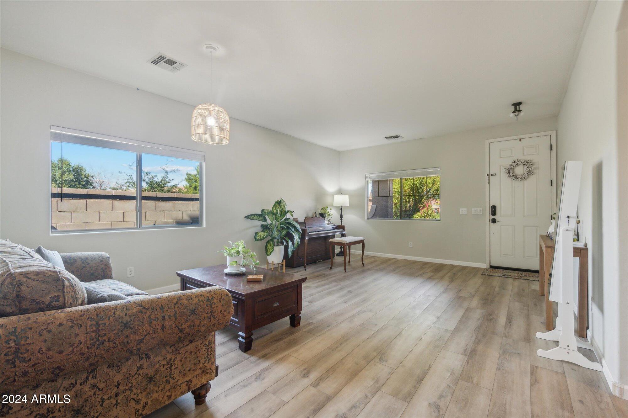 391 W DRAGON TREE Avenue