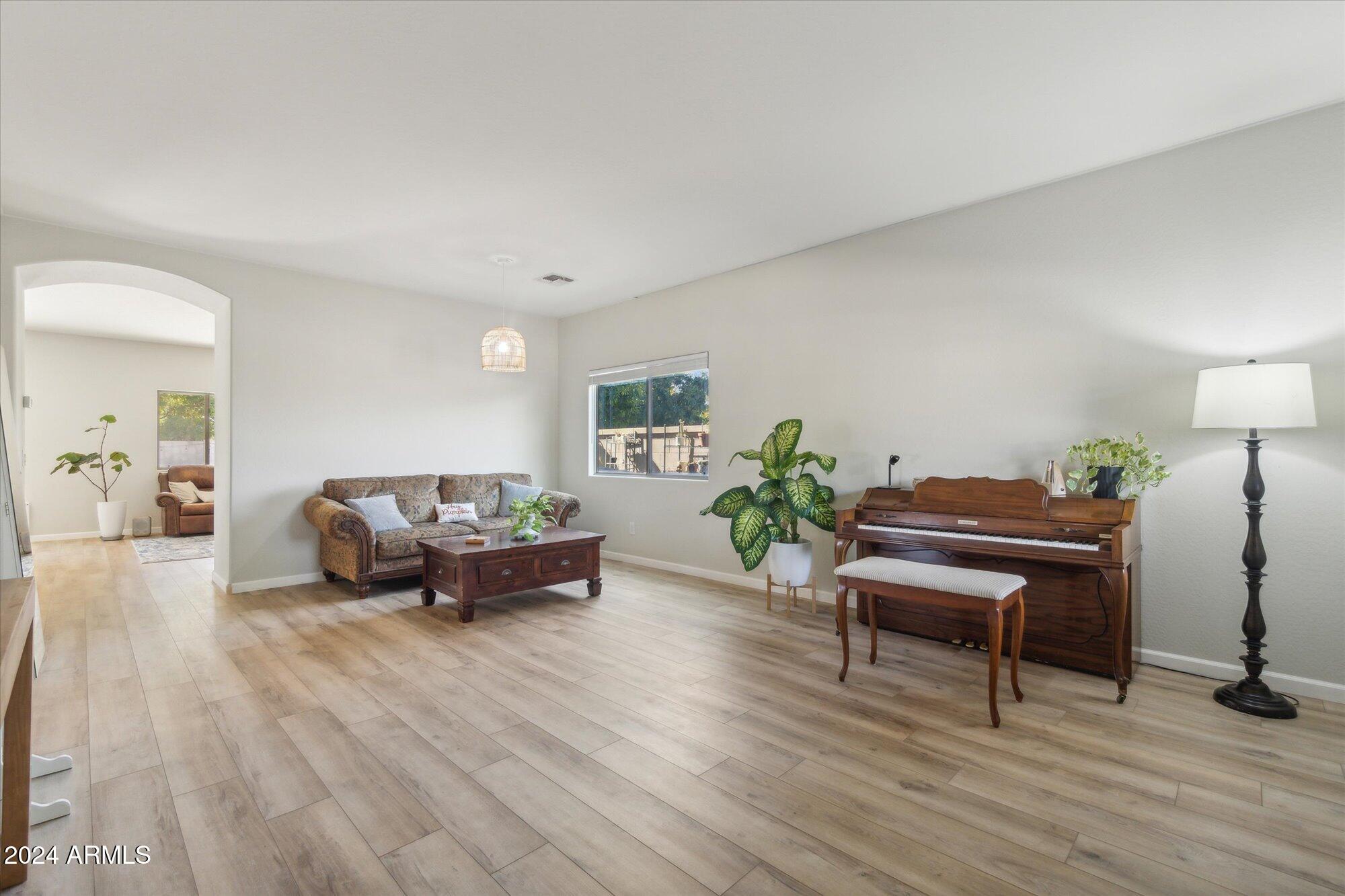 391 W DRAGON TREE Avenue
