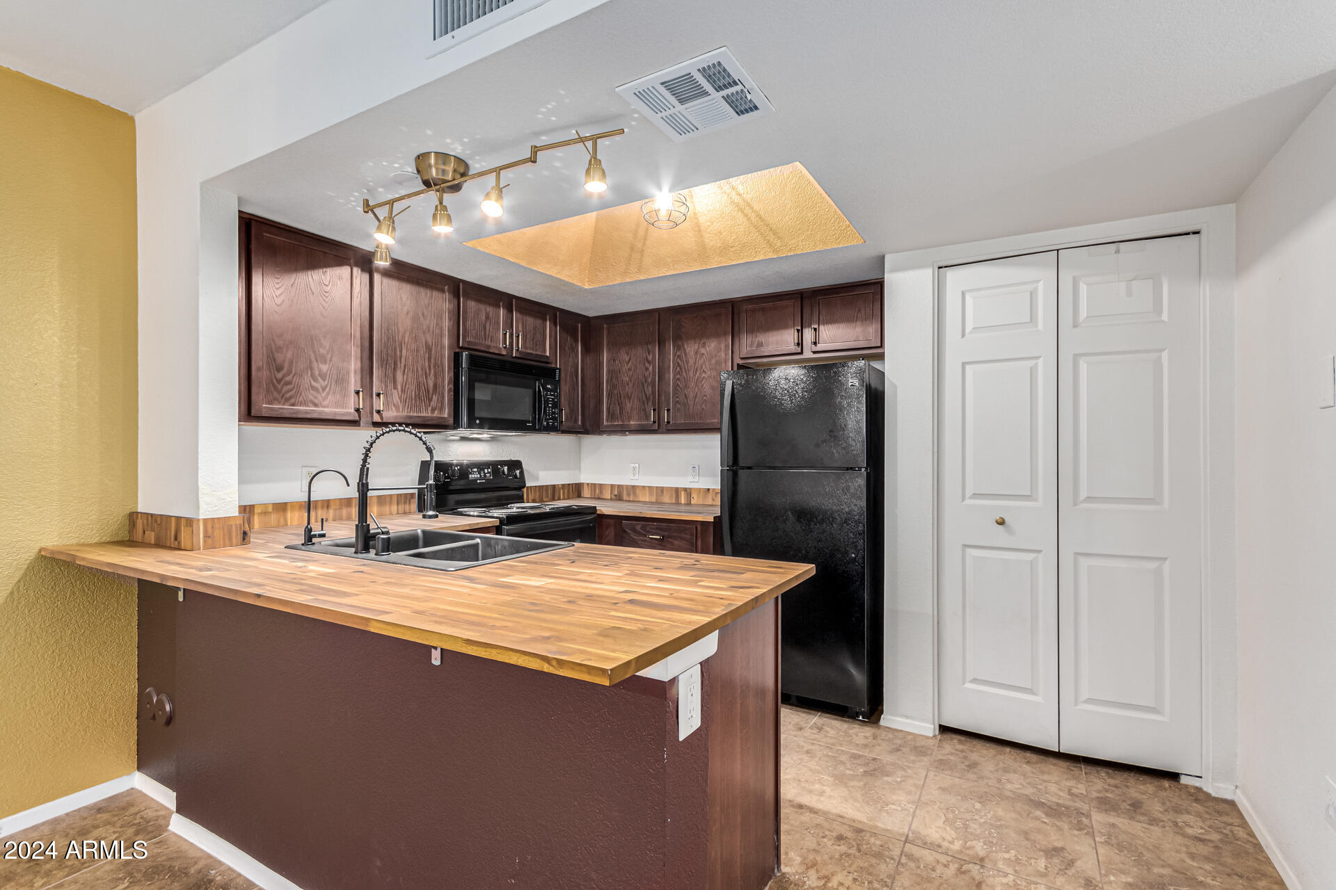 1720 E THUNDERBIRD Road, 1081