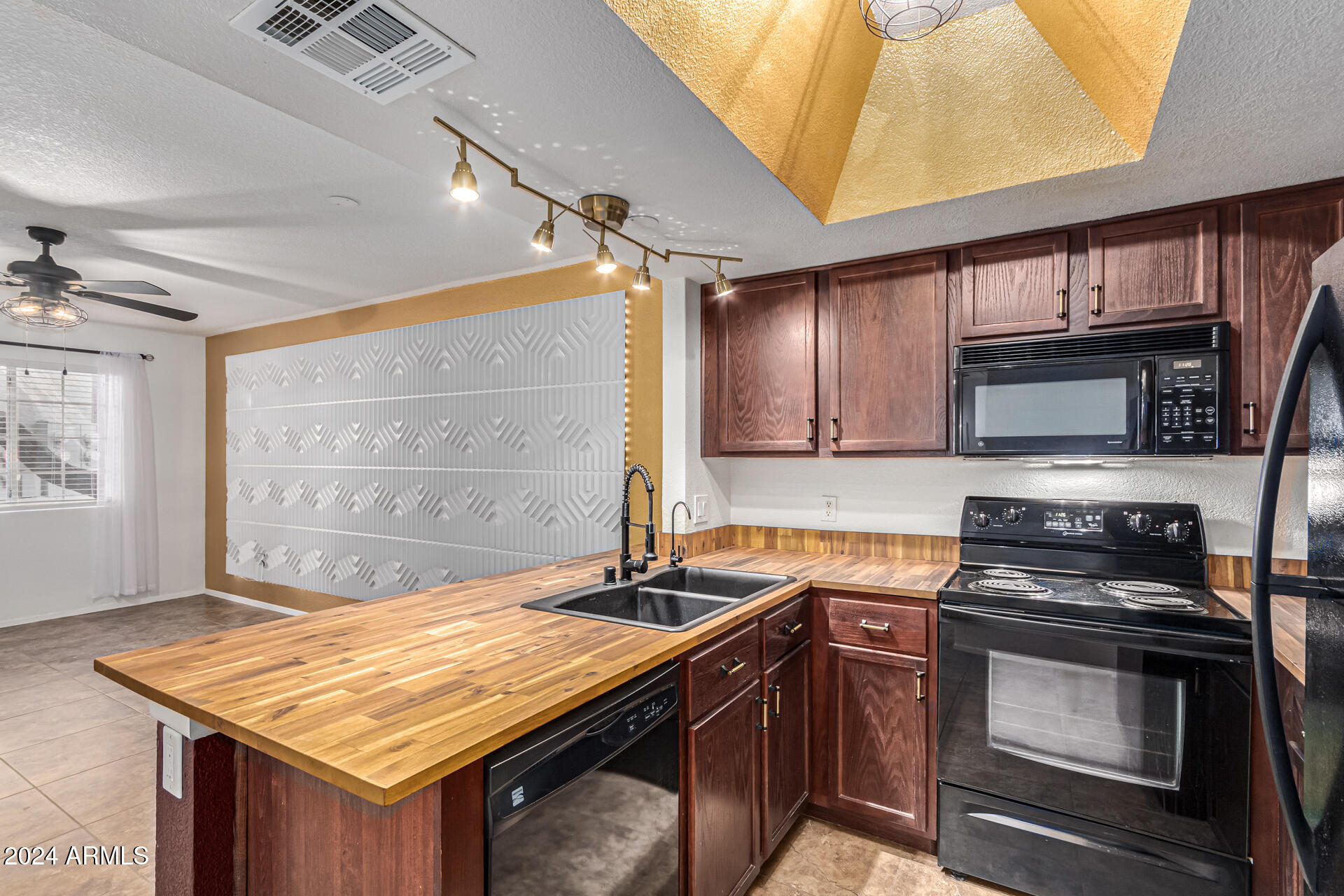 1720 E THUNDERBIRD Road, 1081