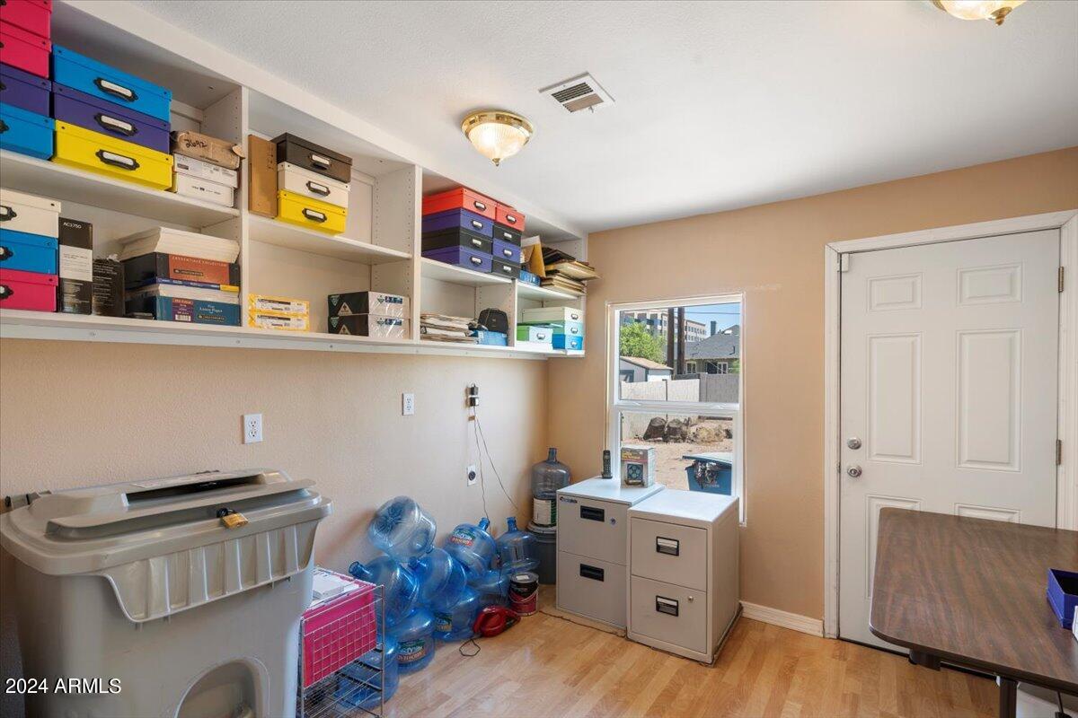 1215 W WOODLAND Avenue