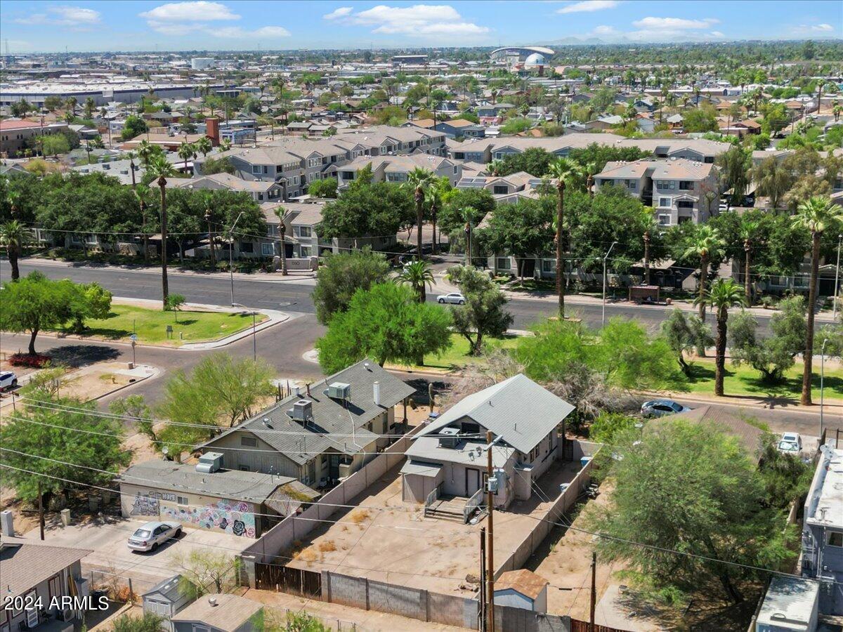 1215 W WOODLAND Avenue