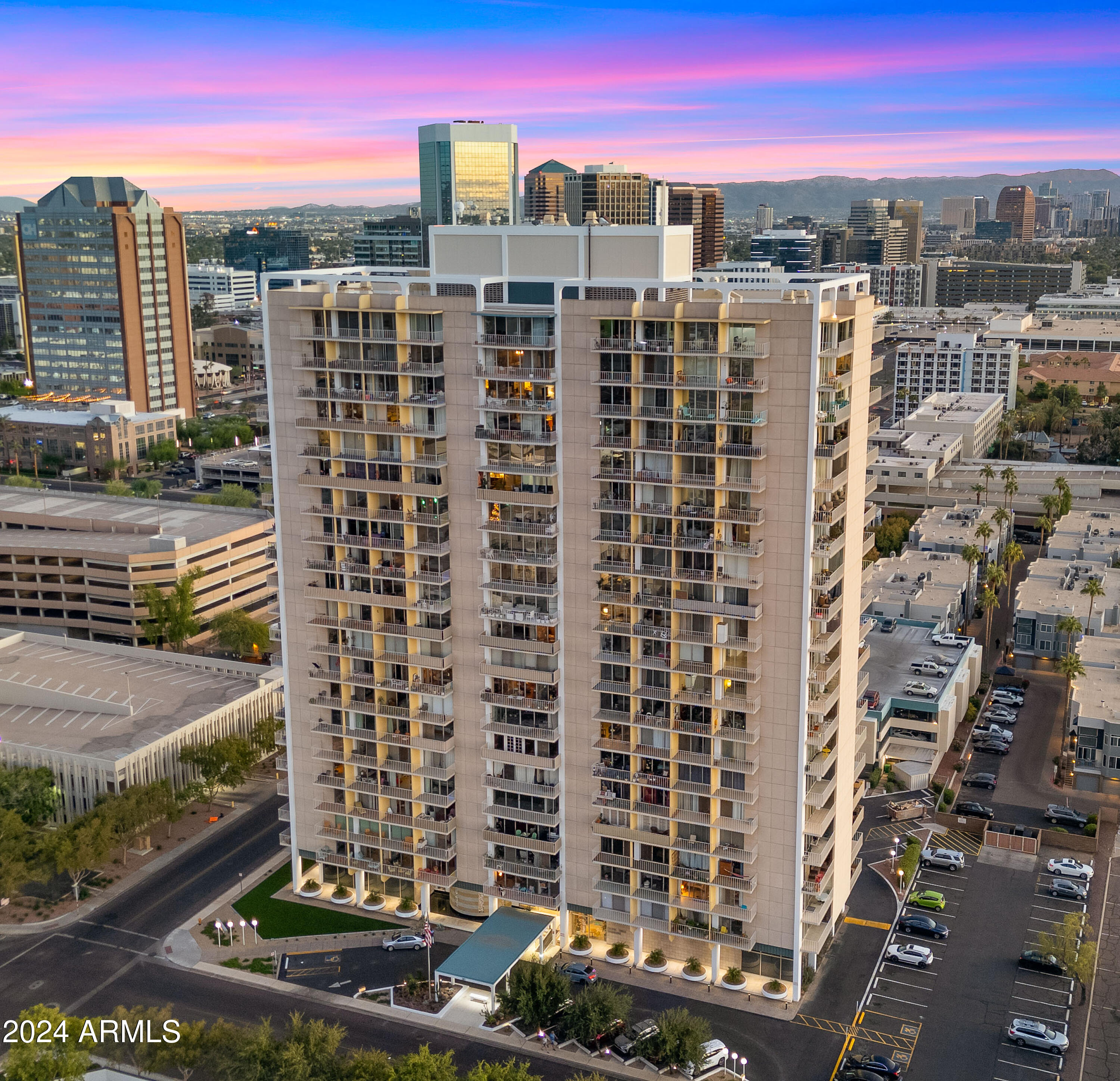 207 W CLARENDON Avenue, C11