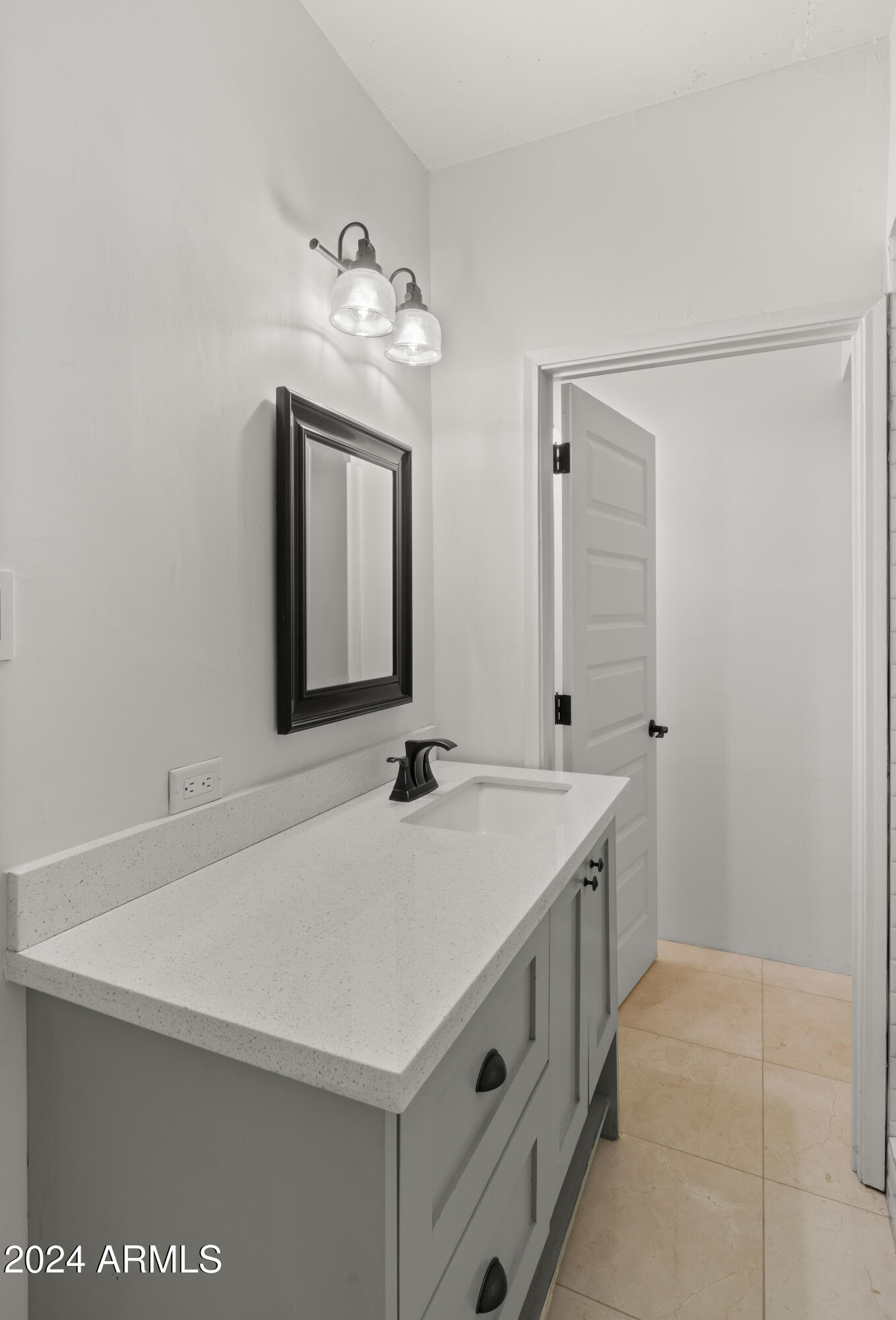 207 W CLARENDON Avenue, C11