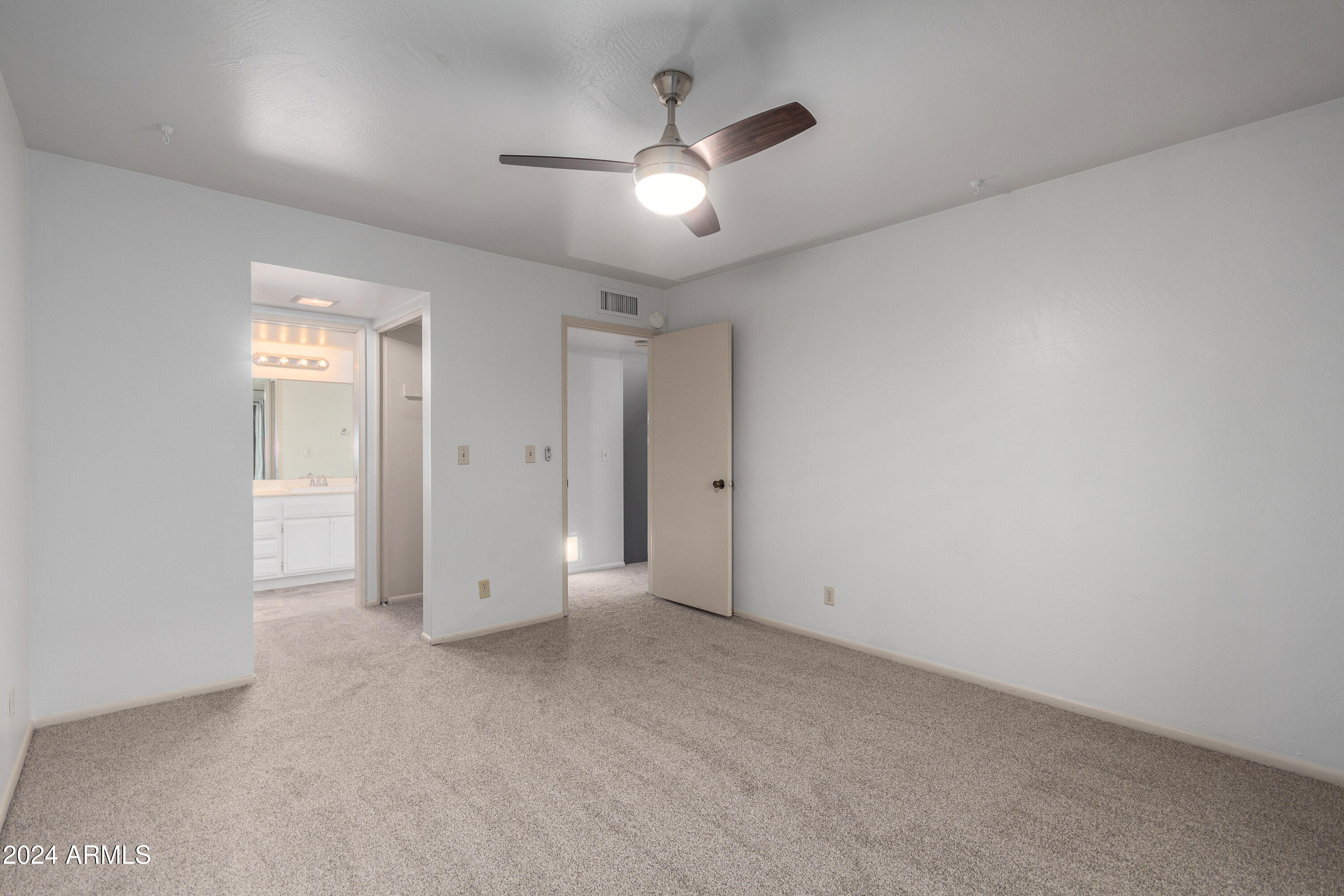 1207 E NORTHSHORE Drive # 136