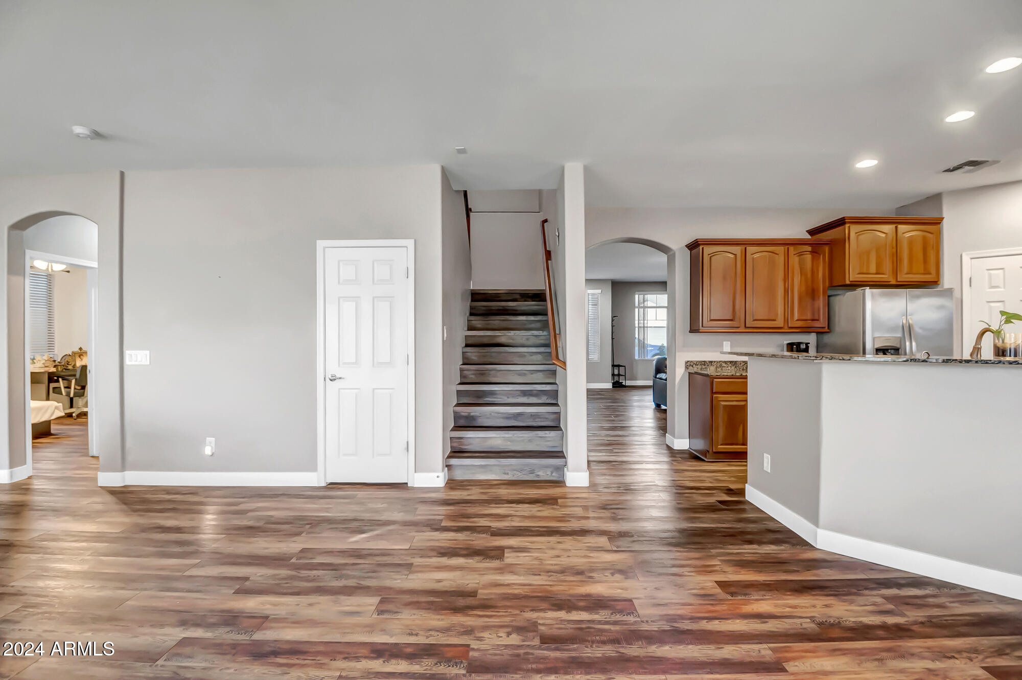 10439 W CASHMAN Drive