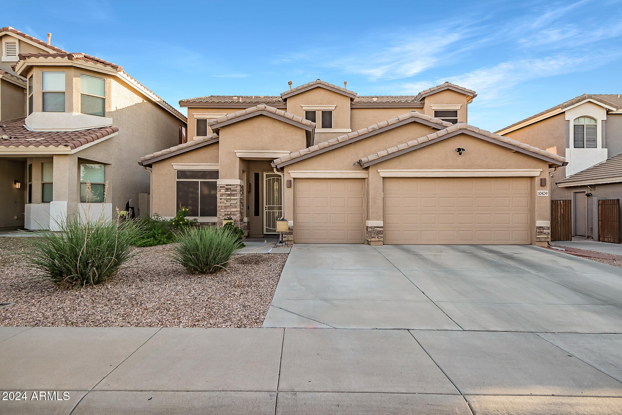 10439 W CASHMAN Drive