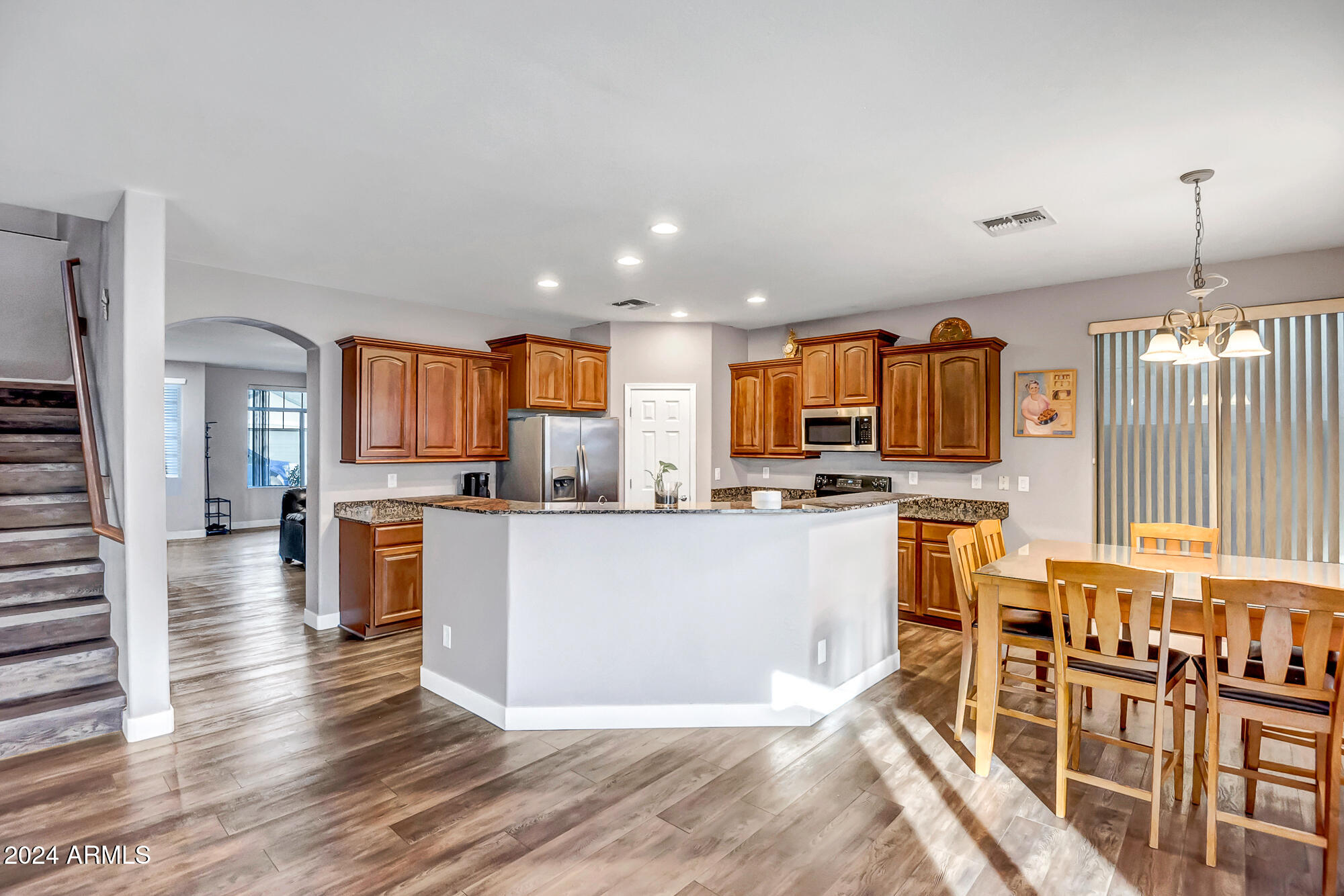 10439 W CASHMAN Drive