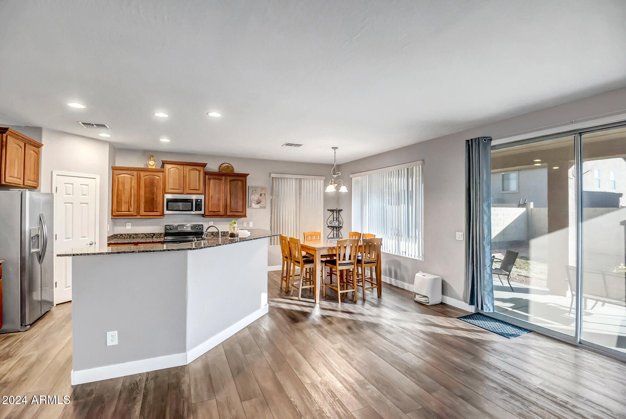 10439 W CASHMAN Drive
