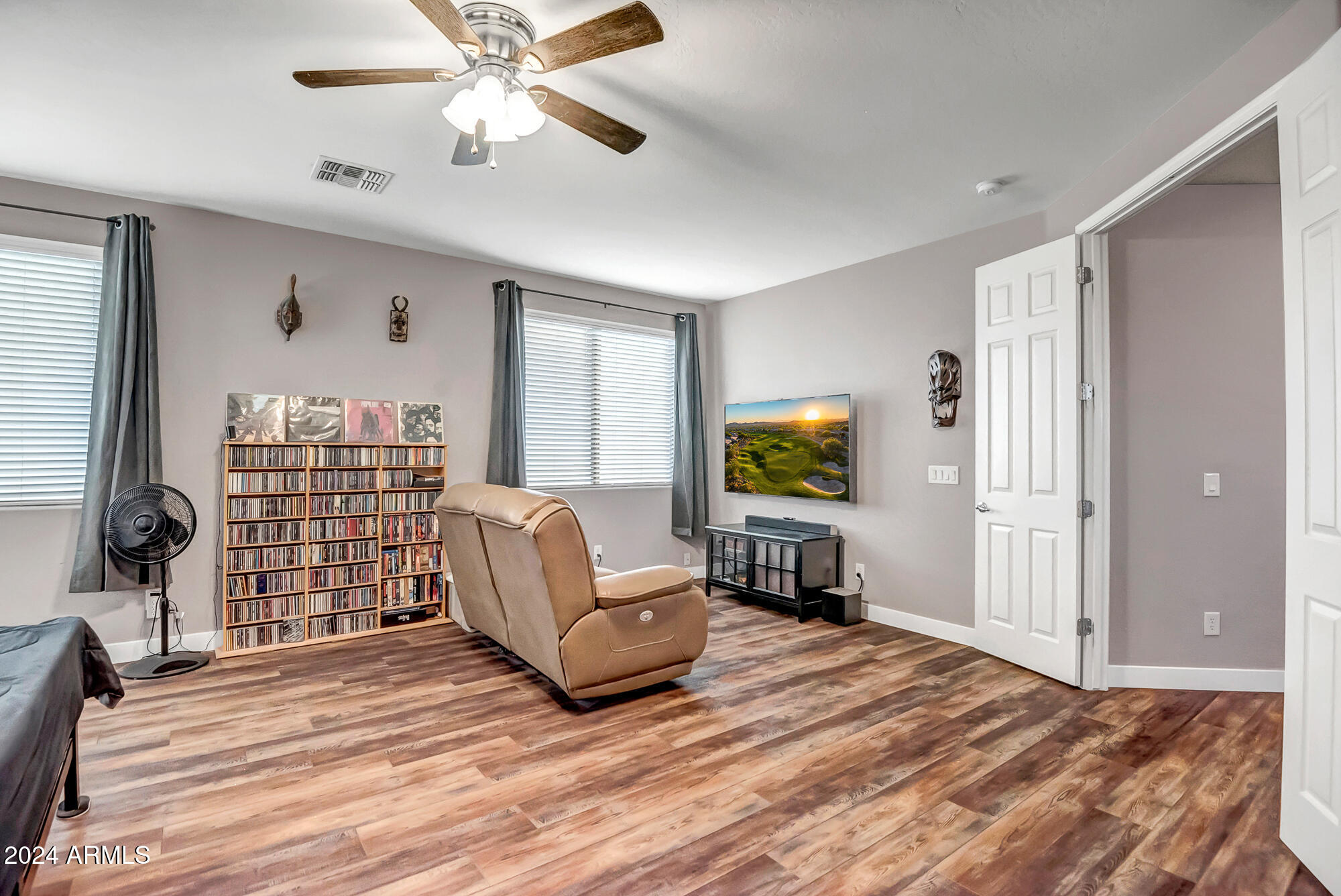 10439 W CASHMAN Drive