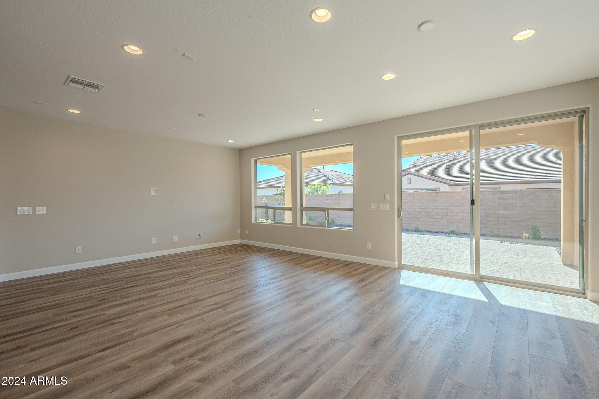 389 E BRACCIANO Avenue
