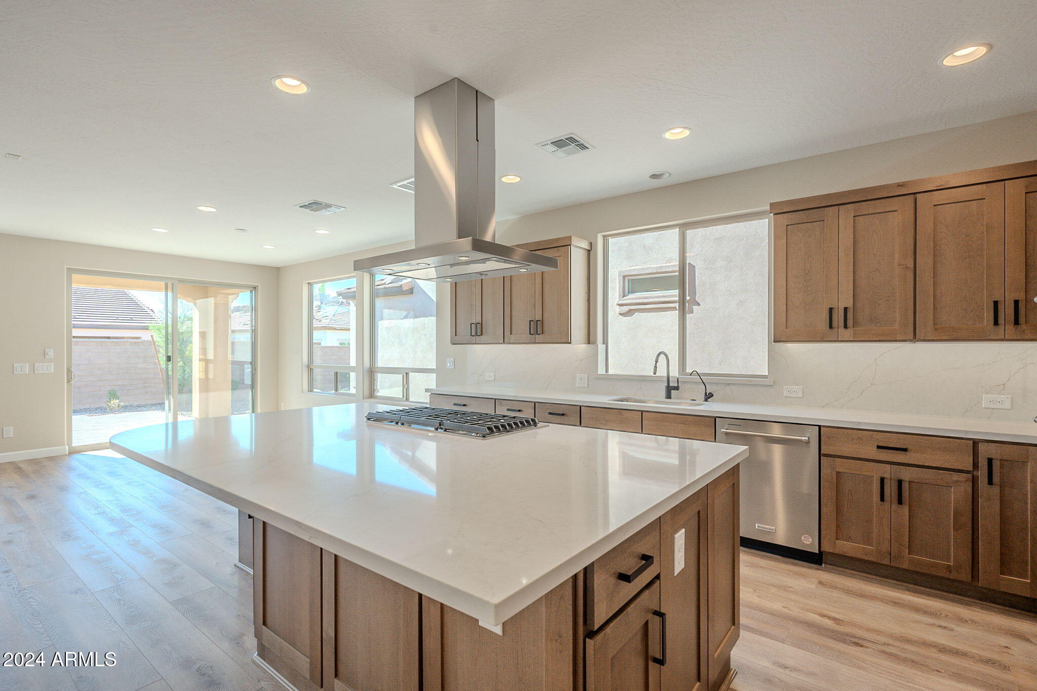 389 E BRACCIANO Avenue