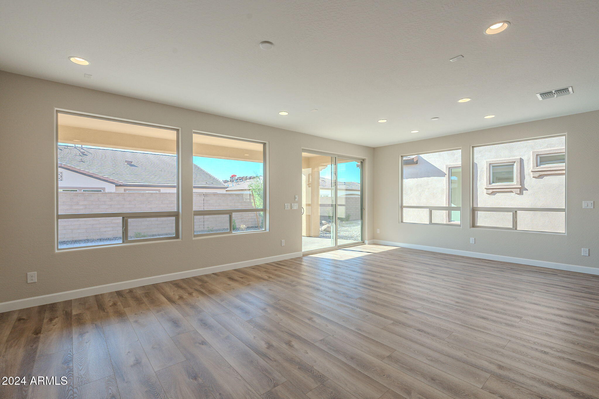 389 E BRACCIANO Avenue