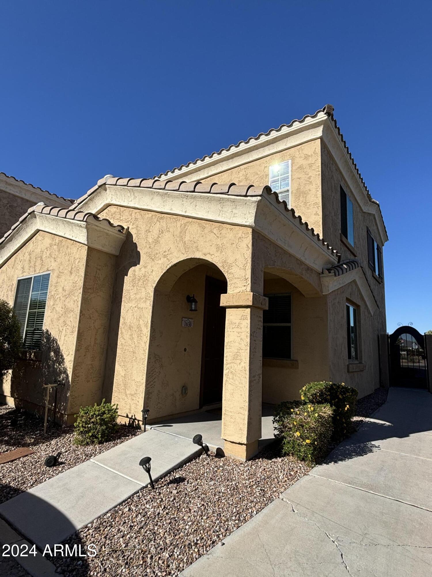 1630 S DESERT VIEW Place