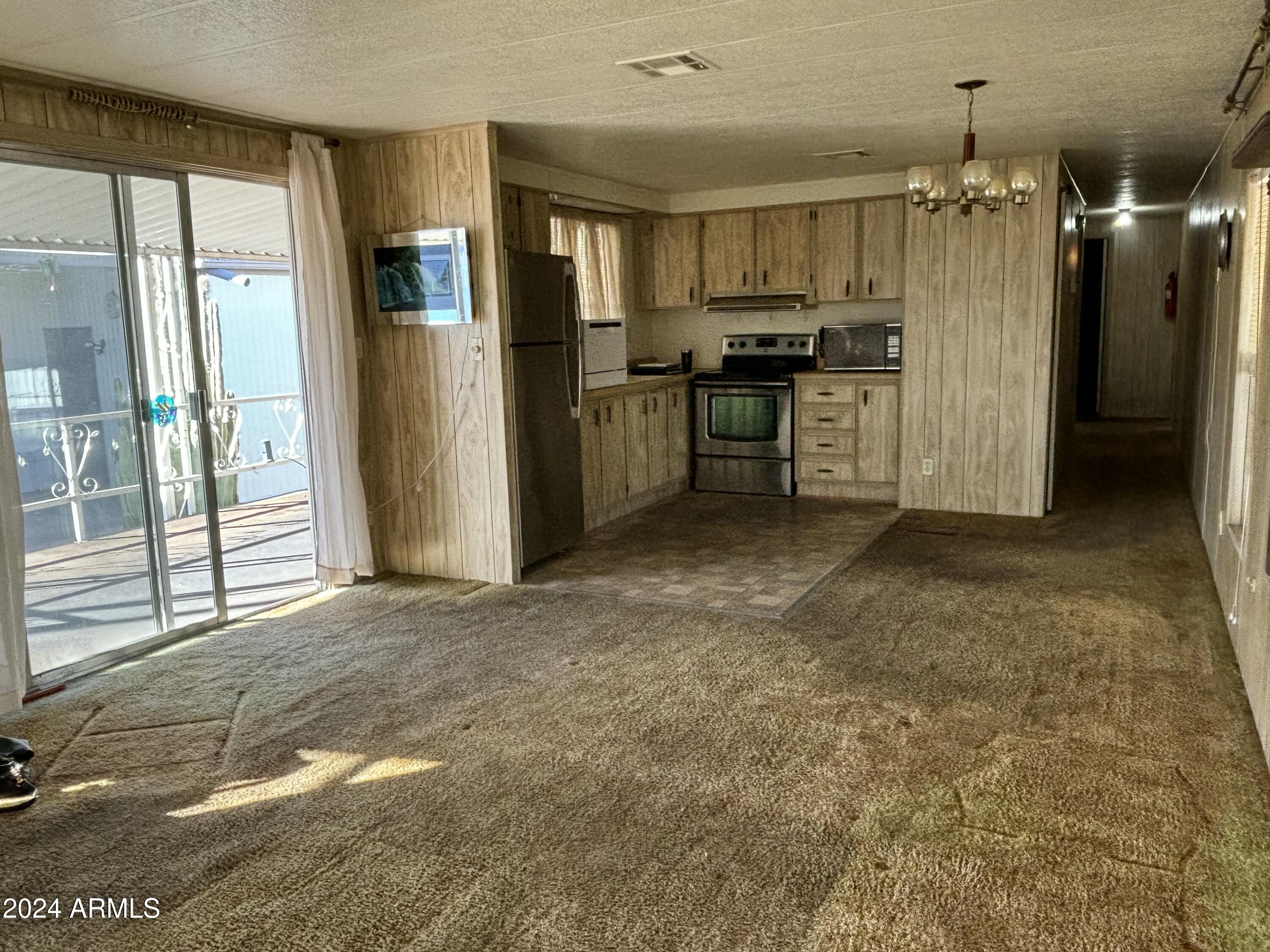 11425 E UNIVERSITY Drive, 24