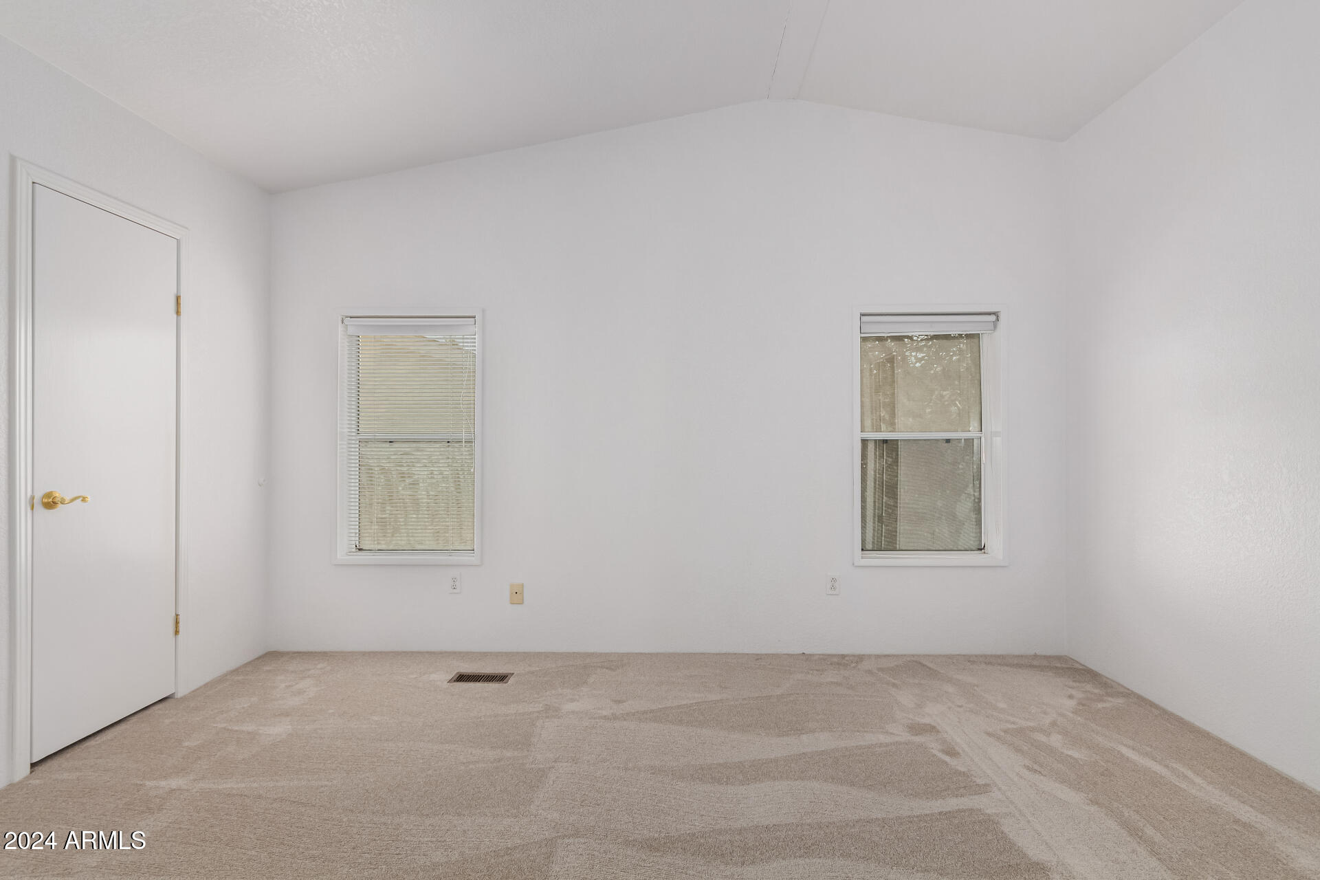 2609 W SOUTHERN Avenue, 52