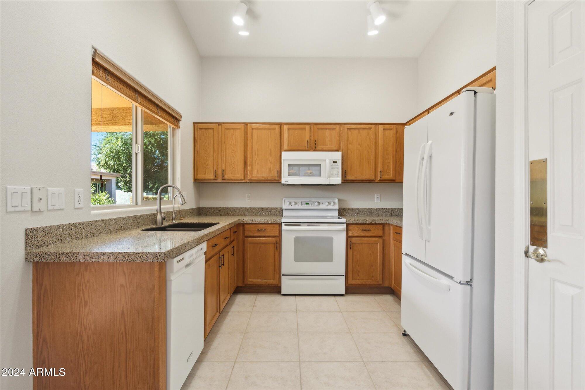 3371 E TORREY PINES Lane