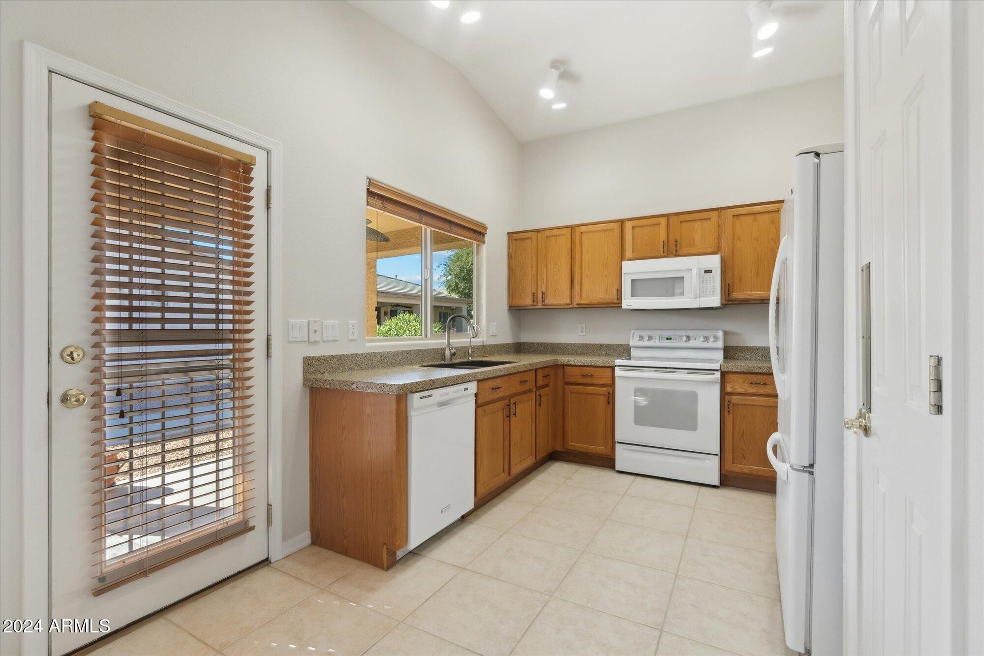 3371 E TORREY PINES Lane