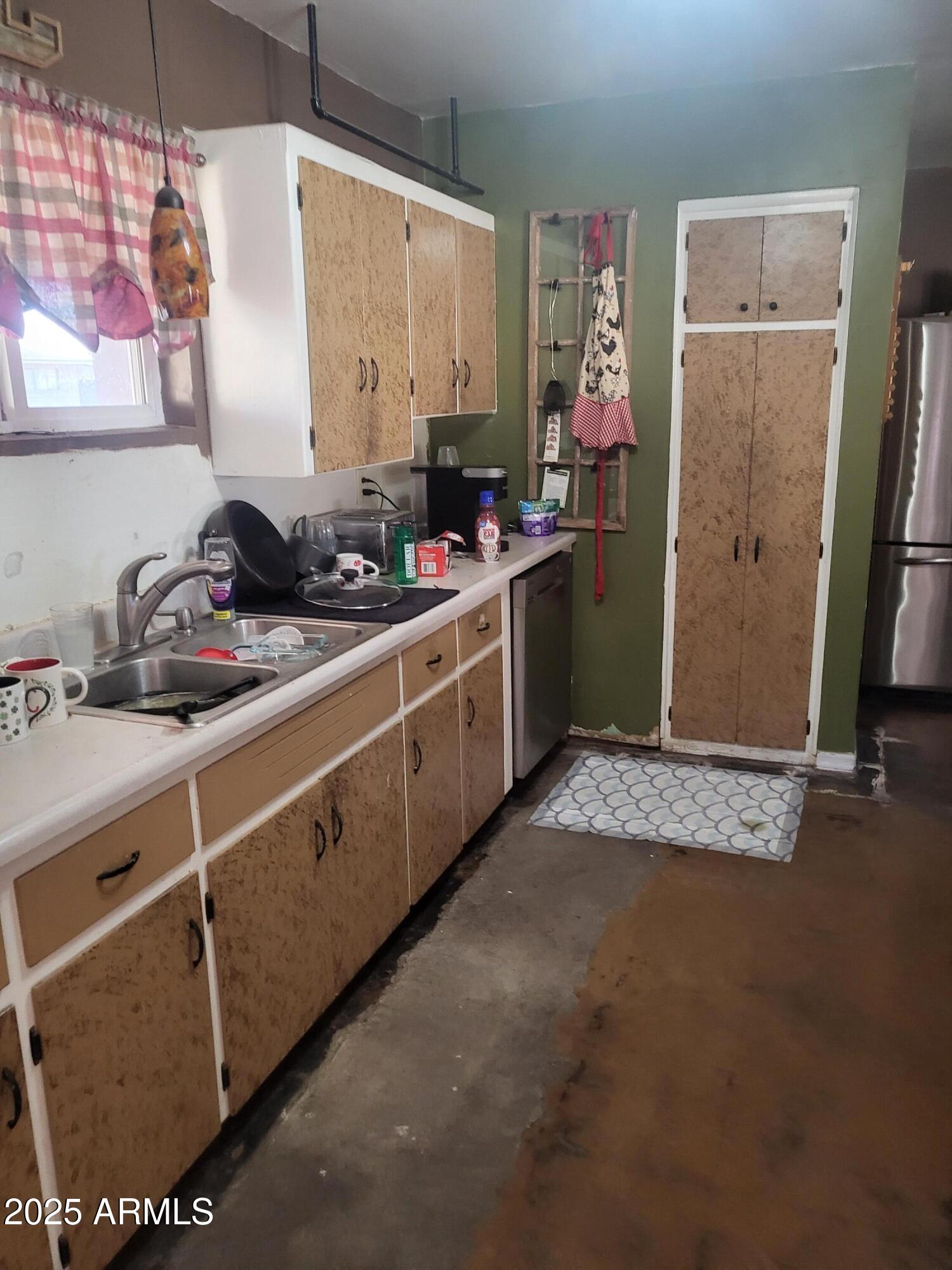 1540 W 6TH Street