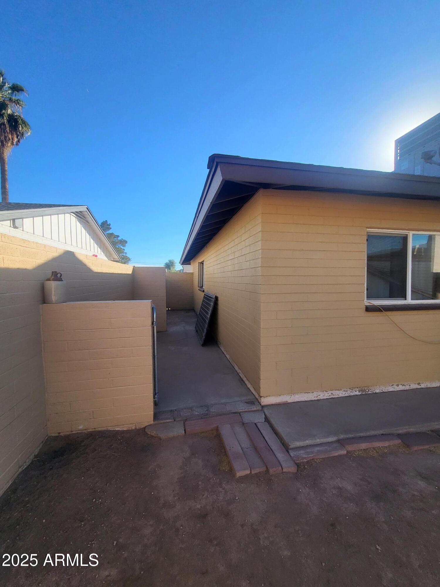 1540 W 6TH Street