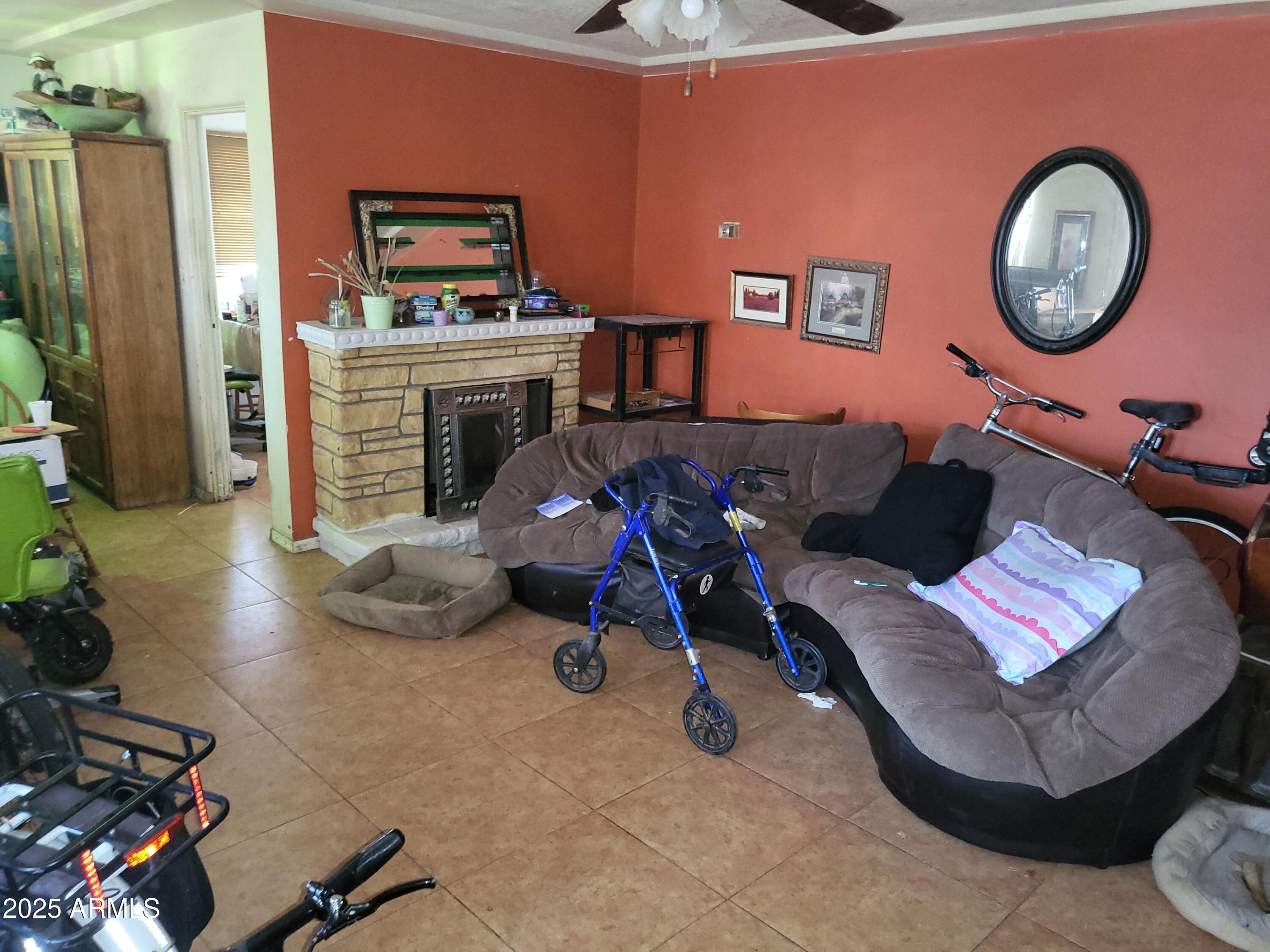 558 W Pepper Place