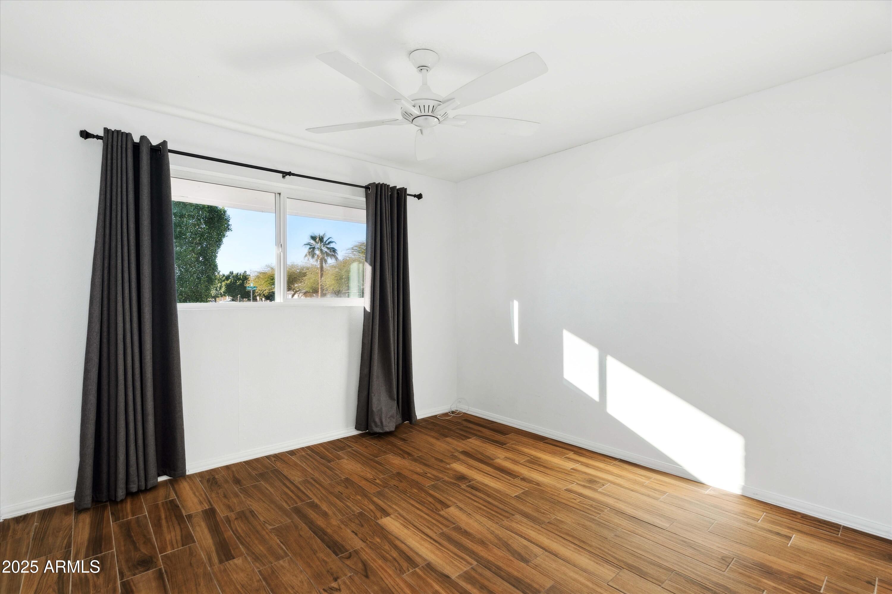 7806 E LOMA LAND Drive