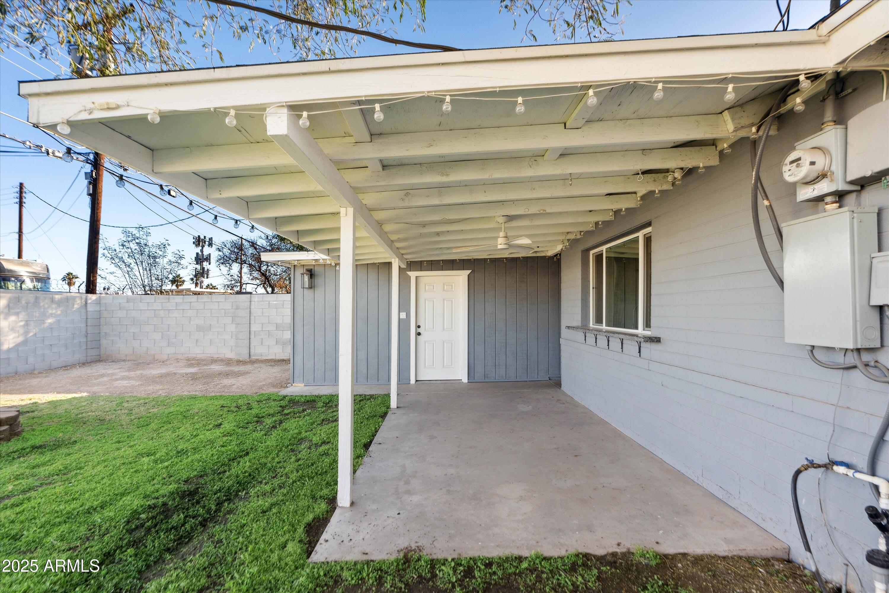 7806 E LOMA LAND Drive