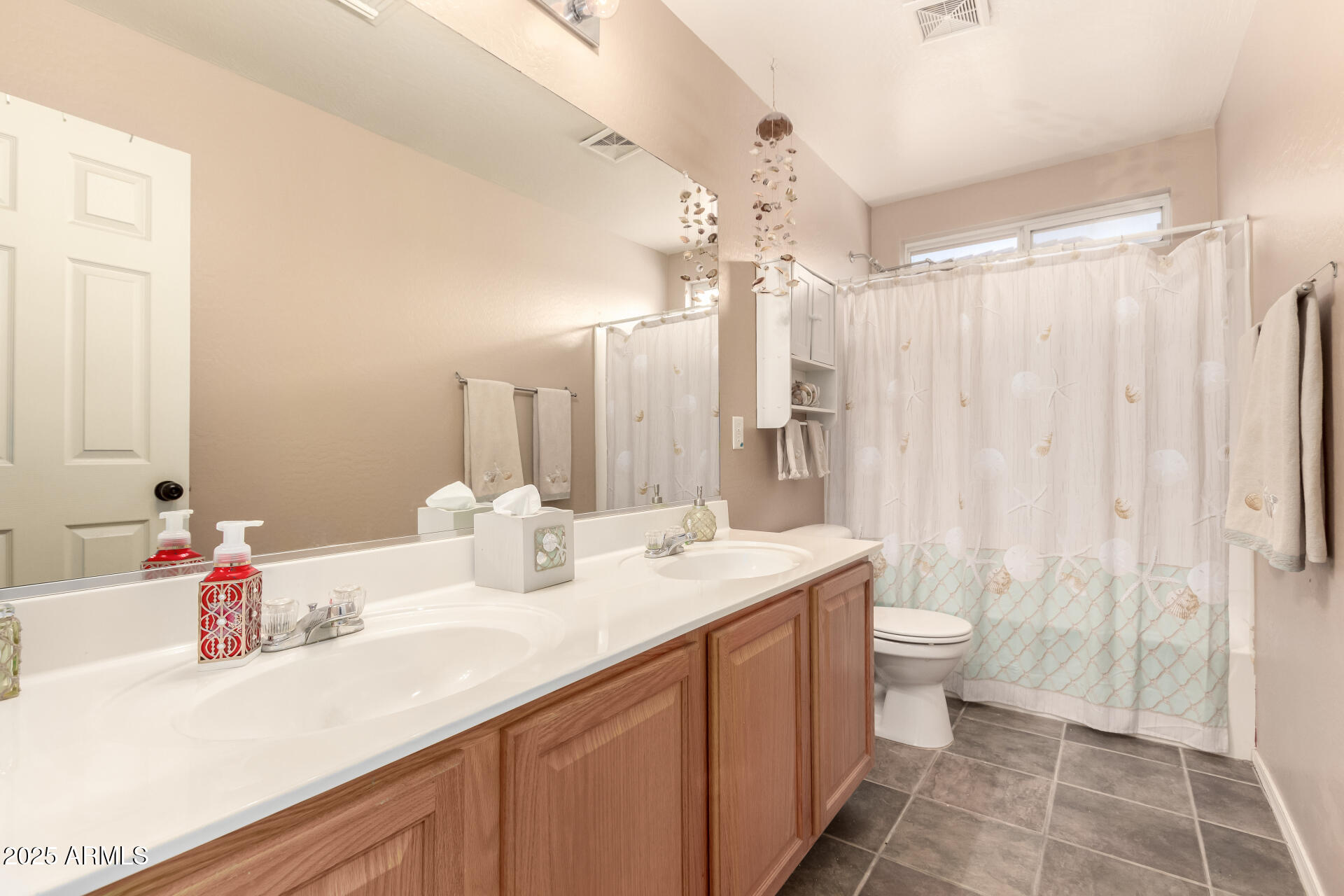 1154 E DESERT HOLLY Drive