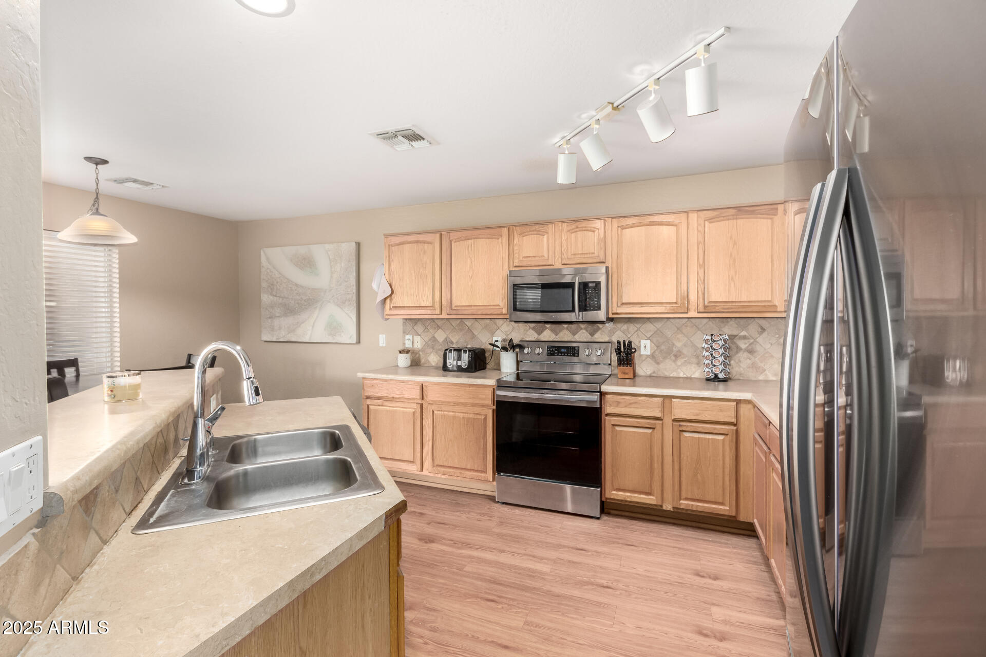 1154 E DESERT HOLLY Drive