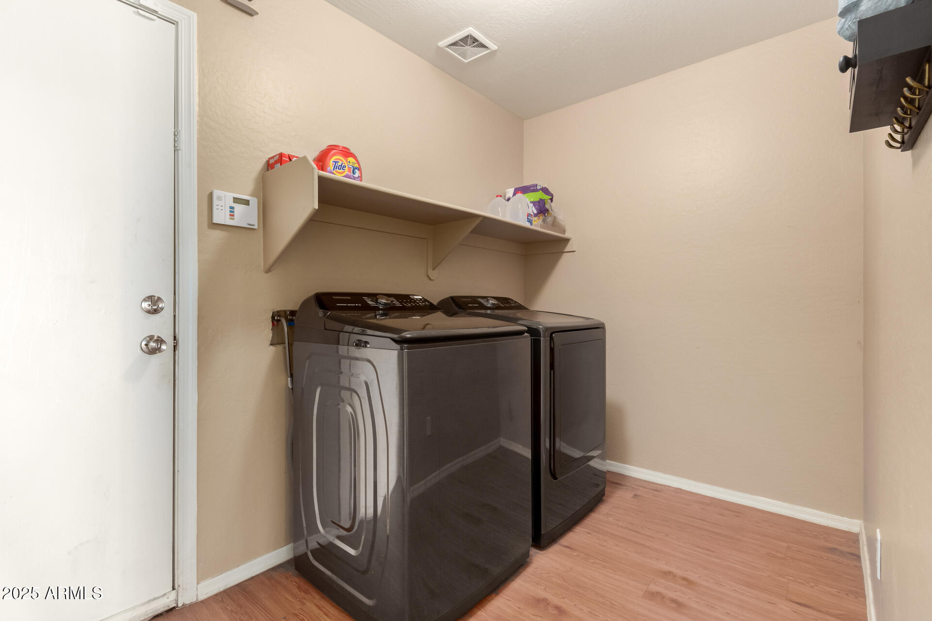 1154 E DESERT HOLLY Drive