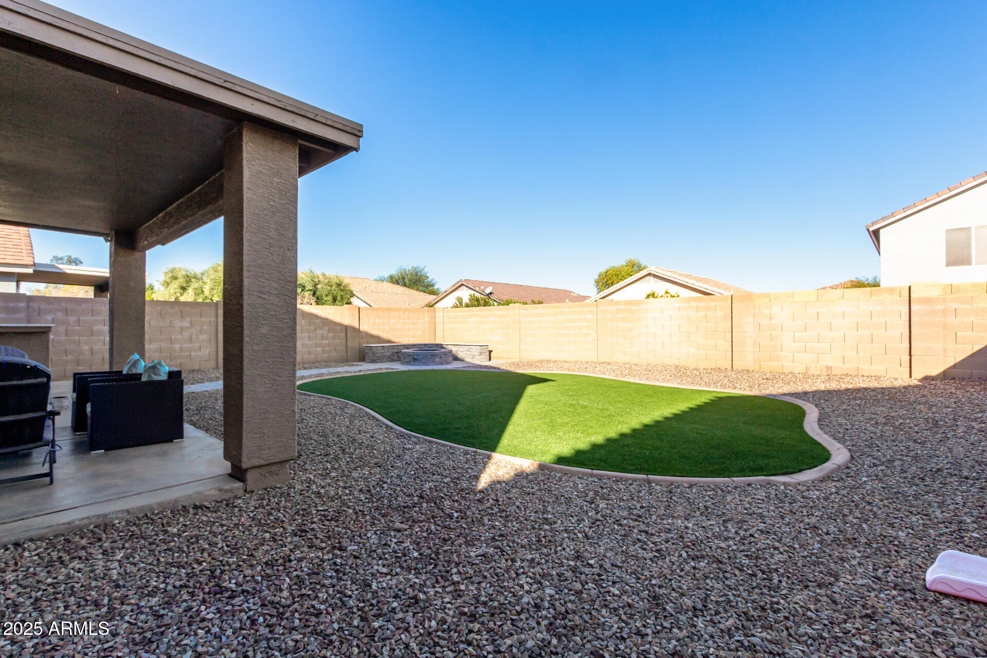 1154 E DESERT HOLLY Drive
