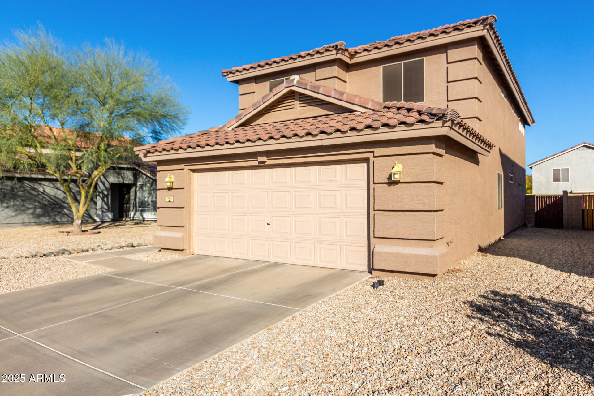 1154 E DESERT HOLLY Drive