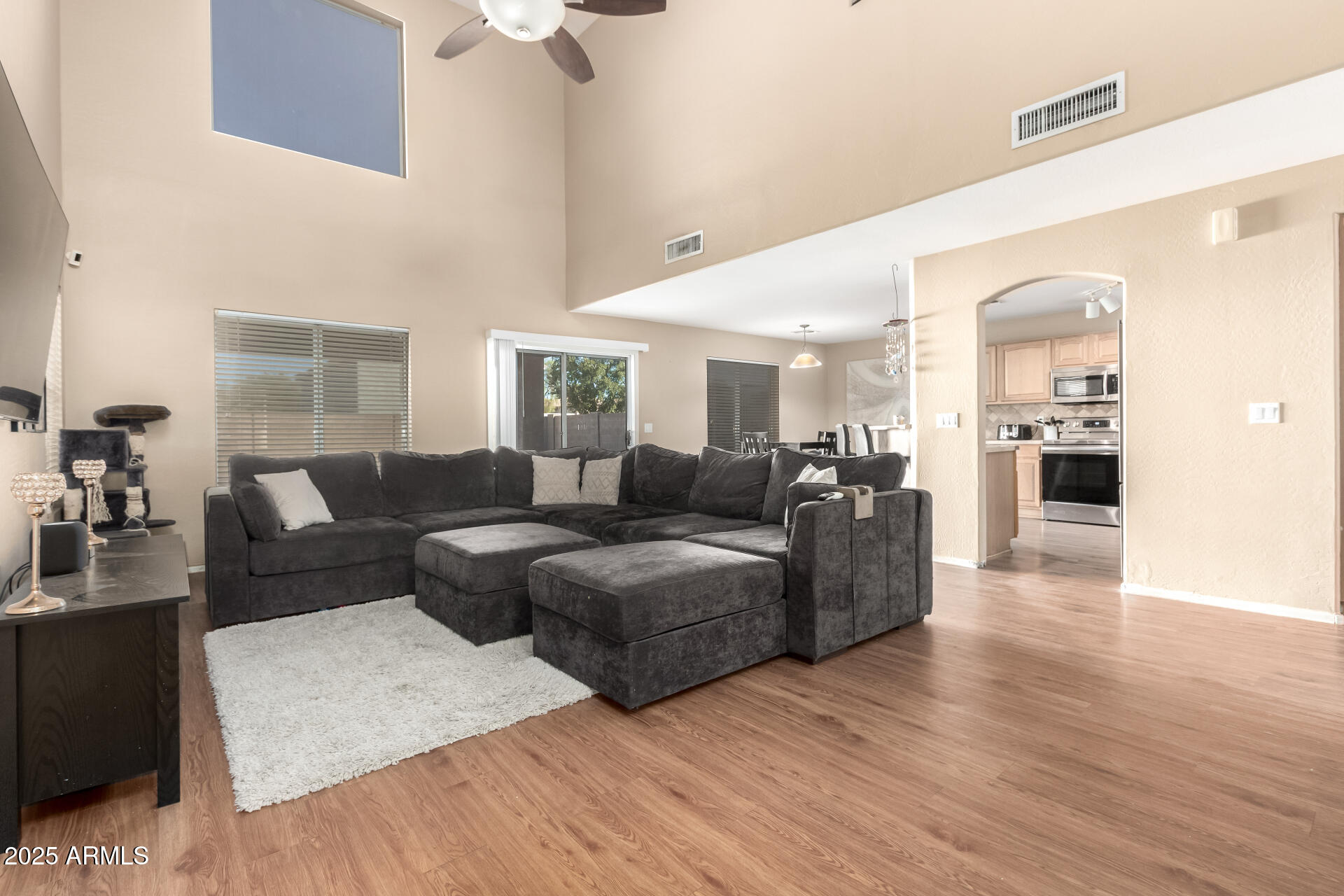 1154 E DESERT HOLLY Drive
