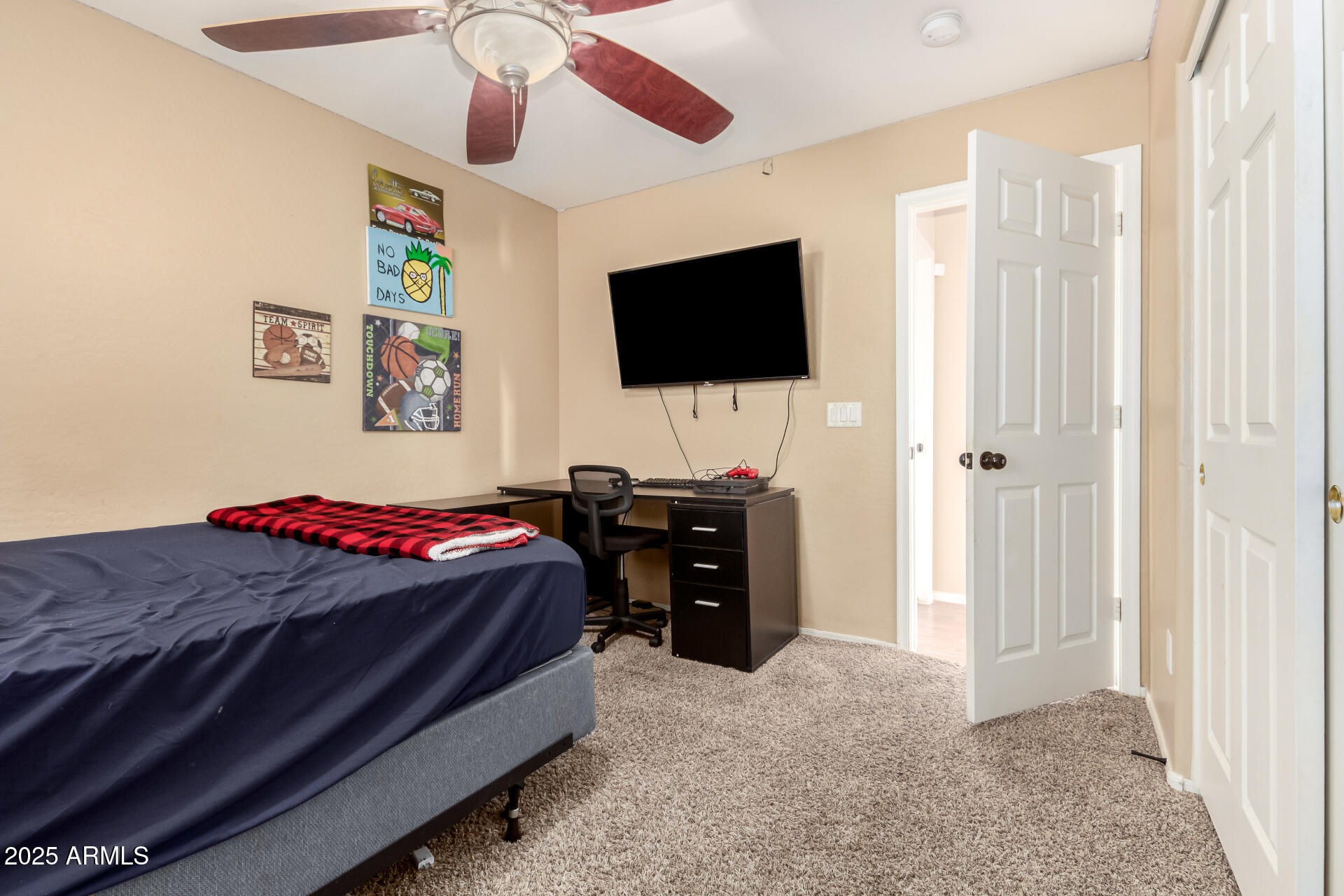 1154 E DESERT HOLLY Drive