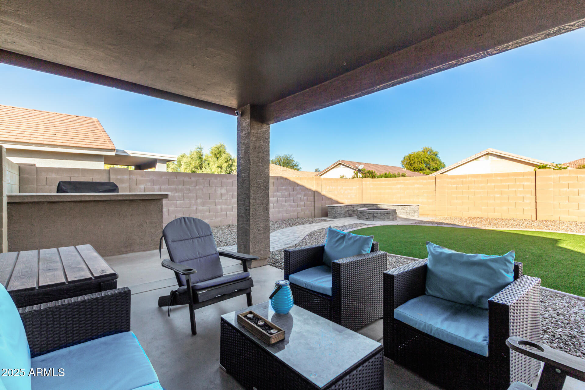 1154 E DESERT HOLLY Drive