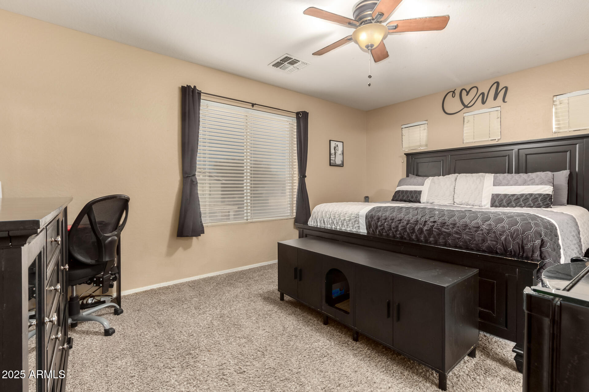 1154 E DESERT HOLLY Drive
